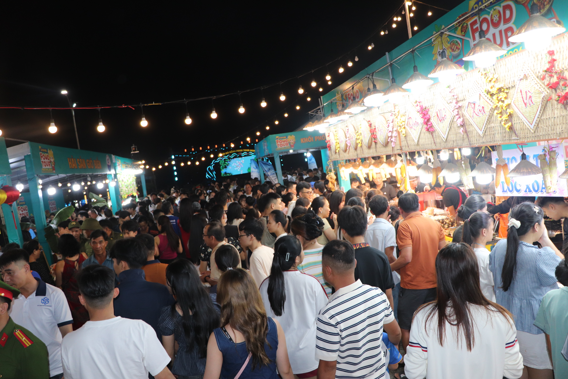 Hàng ngàn người tham gia lễ hội ẩm thực Đà Nẵng Food 2026 đầu tiên tại miền Nam - Ảnh 6. Hàng ngàn người tham gia lễ hội ẩm thực Đà Nẵng Food 2026 đầu tiên tại miền Nam - Ảnh 6.