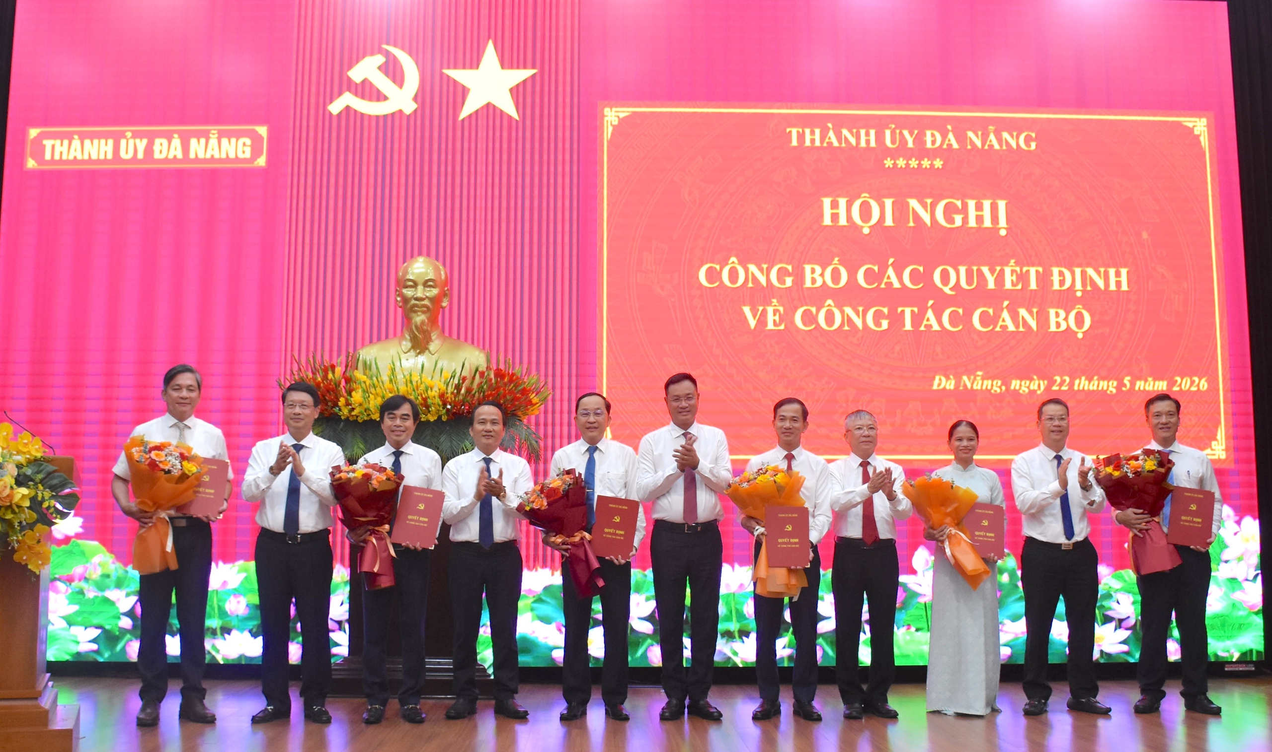 Đà Nẵng công bố hàng loạt quyết định điều động, bổ nhiệm cán bộ chủ chốt - Ảnh 1.