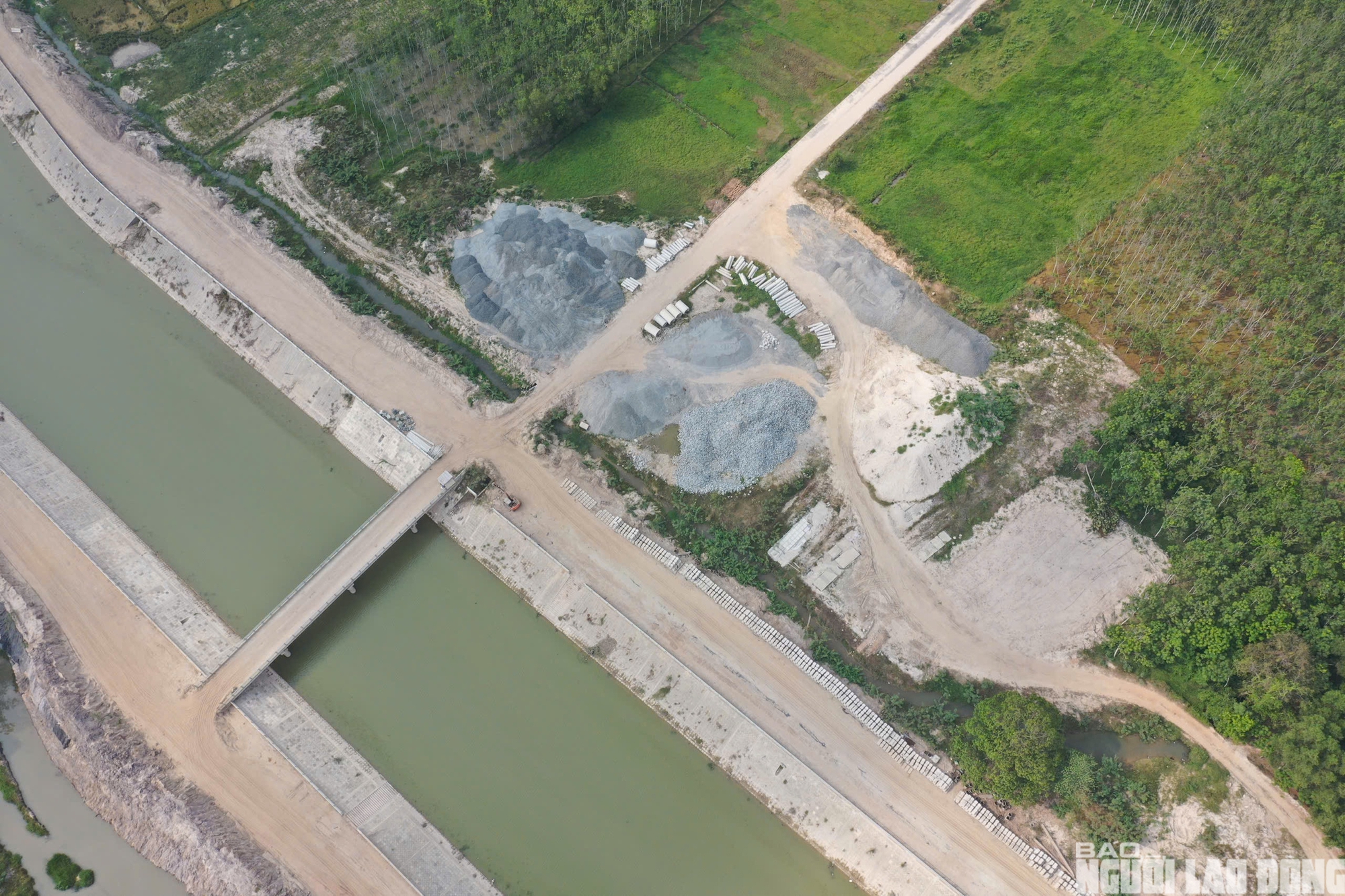 TPHCM tăng tốc hoàn thành Quốc lộ 13 và suối Cái trong năm 2026 - Ảnh 11. TPHCM tăng tốc hoàn thành Quốc lộ 13 và suối Cái trong năm 2026 - Ảnh 11.