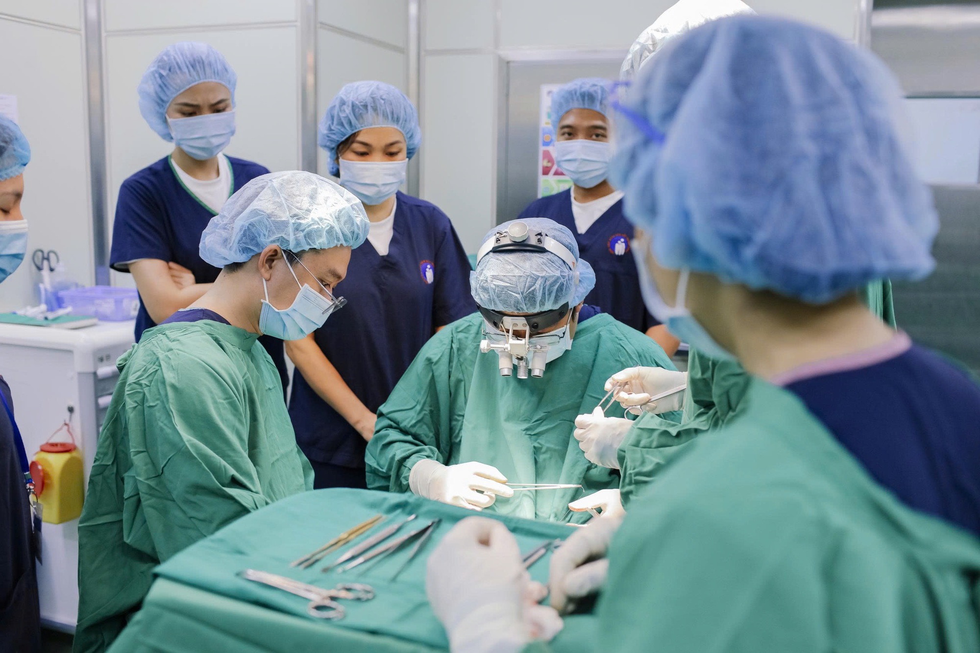 Nhiều ứng dụng phục hình kỹ thuật số đẹp và chính xác trong phẫu thuật răng hàm mặt - Ảnh 1.