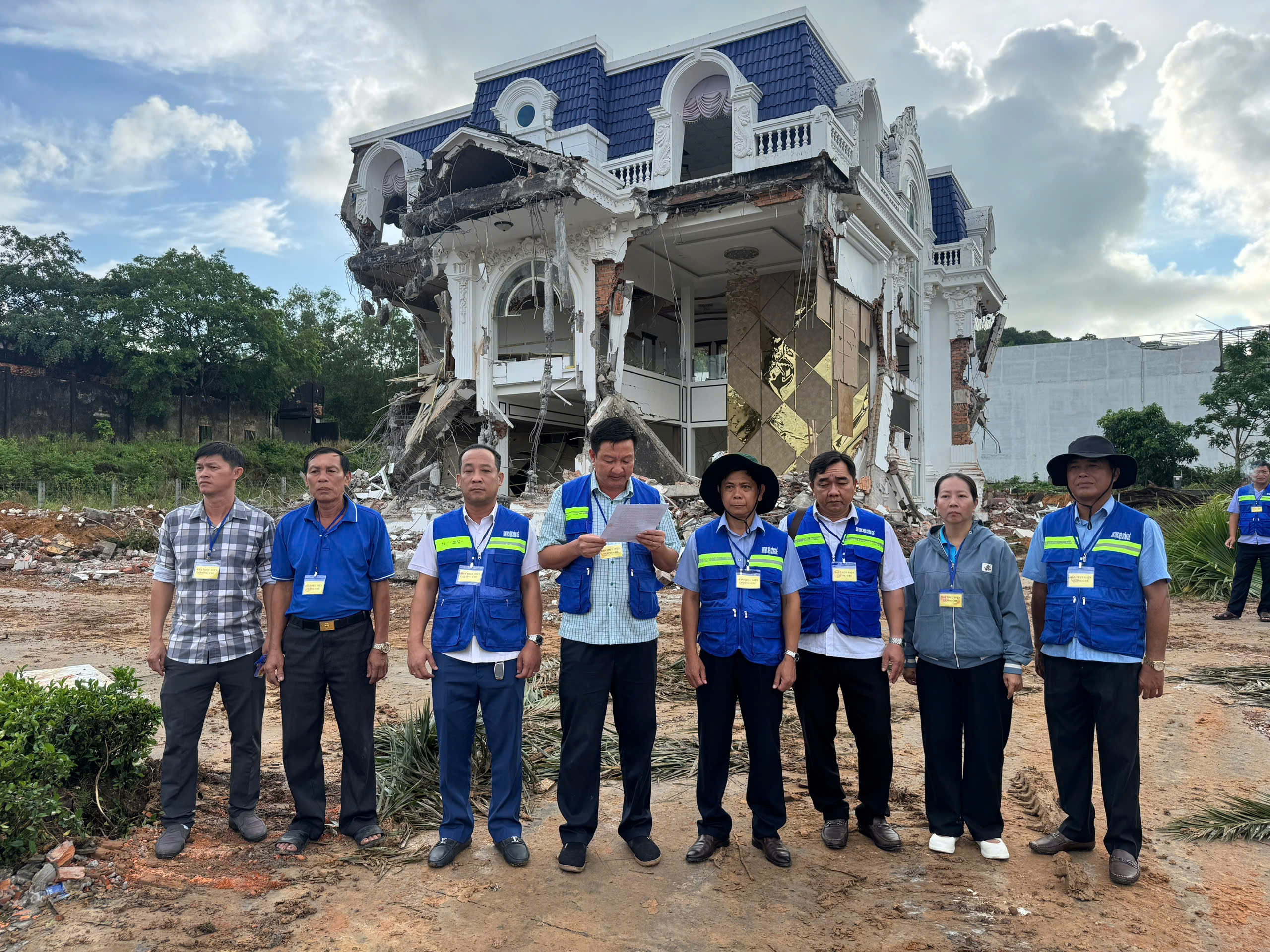 Cưỡng chế &ldquo;biệt phủ&rdquo; từng g&acirc;y bức x&uacute;c ở Ph&uacute; Quốc - Ảnh 4.