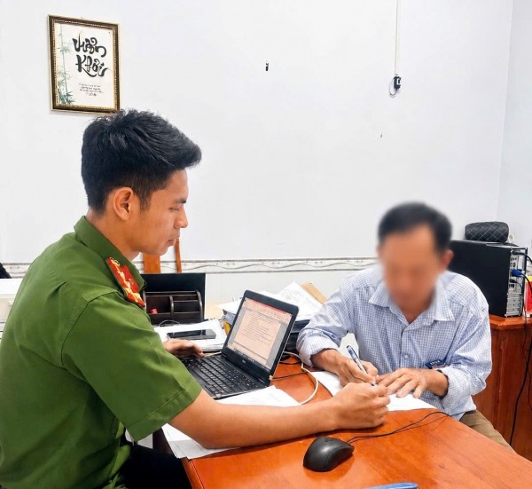 Người đàn ông ở Cà Mau được giáo dục về trách nhiệm khi sử dụng mạng xã hội - Ảnh 1.