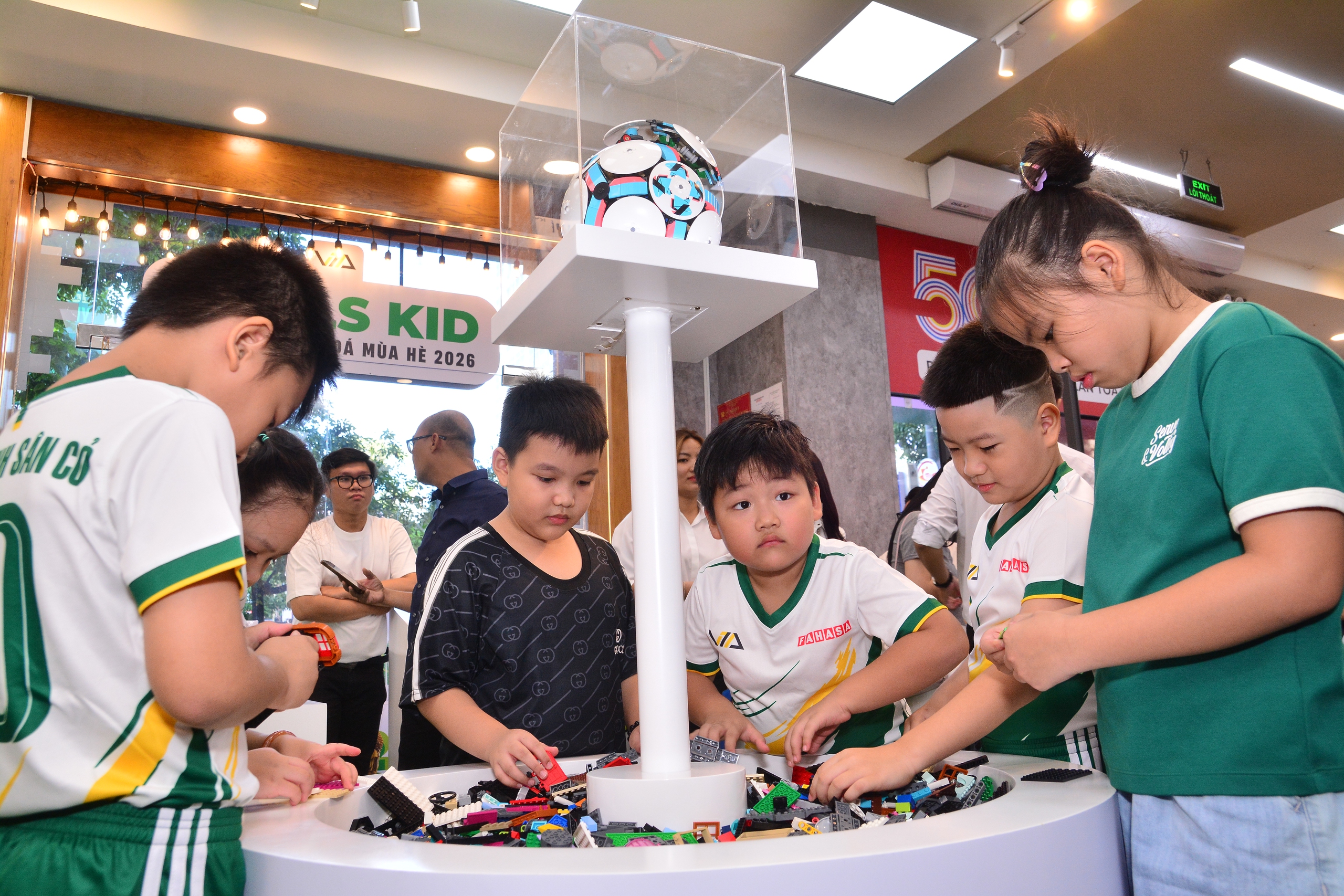 FIFA World Cup 2026™ tại FAHASA - Ảnh 3.