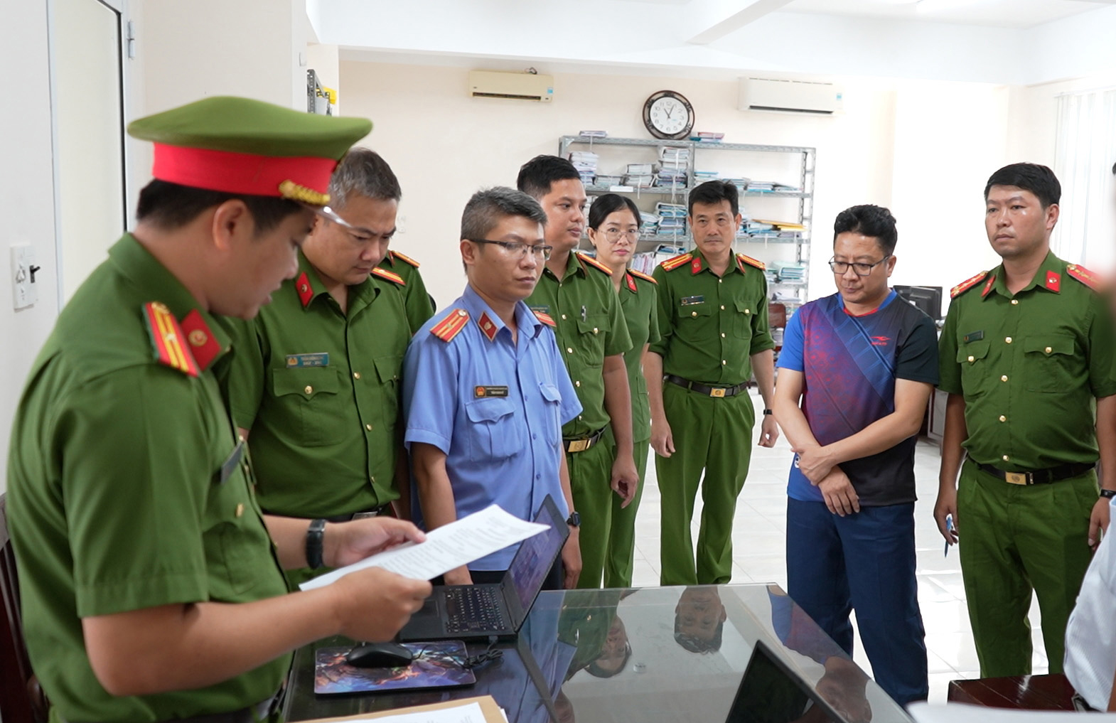 Cán bộ thuế Cần Thơ nhận hối lộ 100 triệu đồng từ giám đốc công ty - Ảnh 8.
