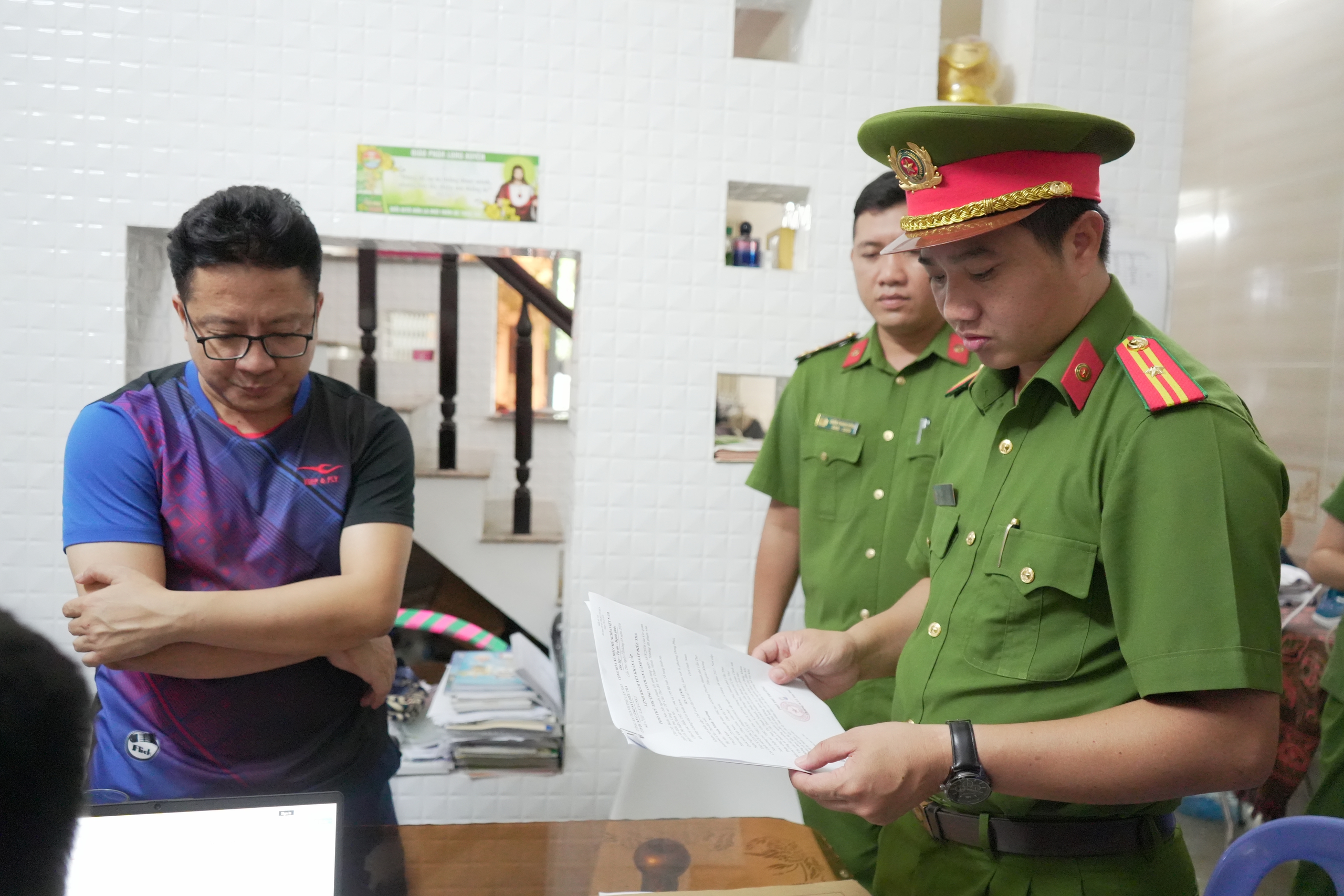 Cán bộ thuế Cần Thơ nhận hối lộ 100 triệu đồng từ giám đốc công ty - Ảnh 3.