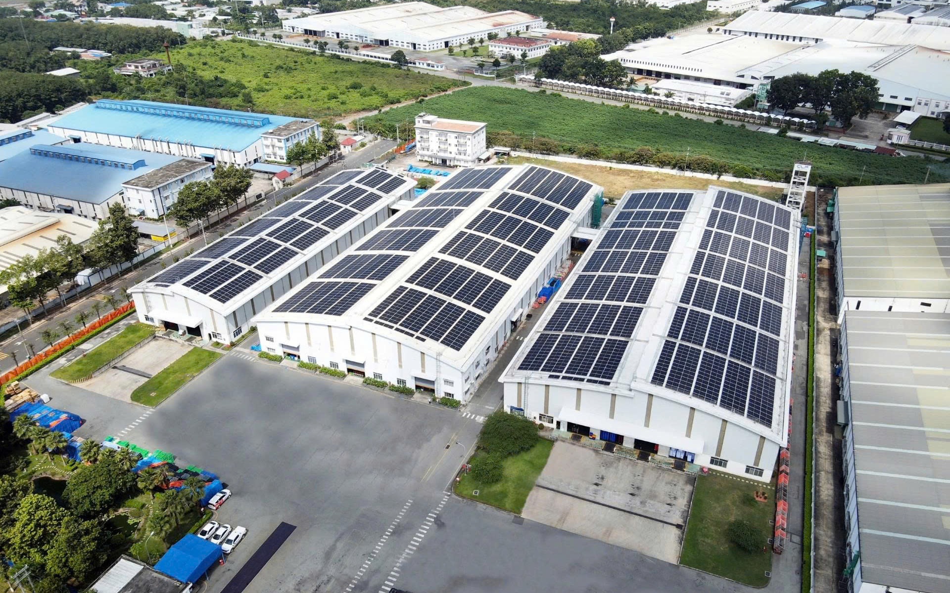 Điện mặt trời mái nhà 2026: Cơ chế mới cho doanh nghiệp phát triển năng lượng xanh - Ảnh 2. Điện mặt trời mái nhà 2026: Cơ chế mới cho doanh nghiệp phát triển năng lượng xanh - Ảnh 2.