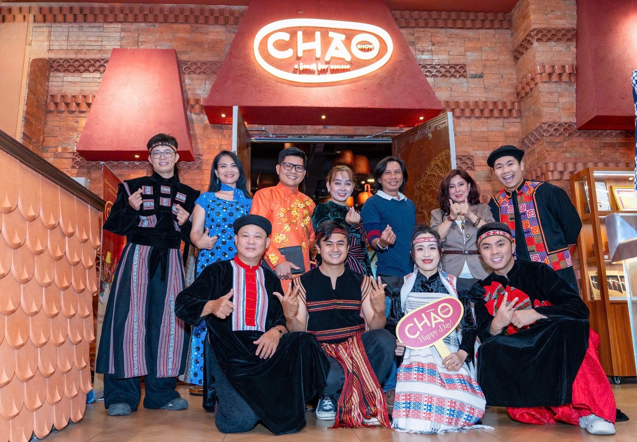 Chào Show TPHCM: Hành trình âm nhạc và ẩm thực độc đáo giữa lòng thành phố - Ảnh 11. Chào Show TPHCM: Hành trình âm nhạc và ẩm thực độc đáo giữa lòng thành phố - Ảnh 11.