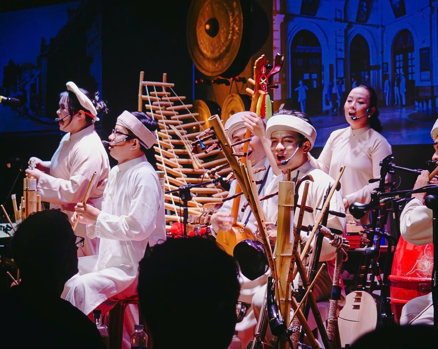 Chào Show TPHCM: Hành trình âm nhạc và ẩm thực độc đáo giữa lòng thành phố - Ảnh 10. Chào Show TPHCM: Hành trình âm nhạc và ẩm thực độc đáo giữa lòng thành phố - Ảnh 10.