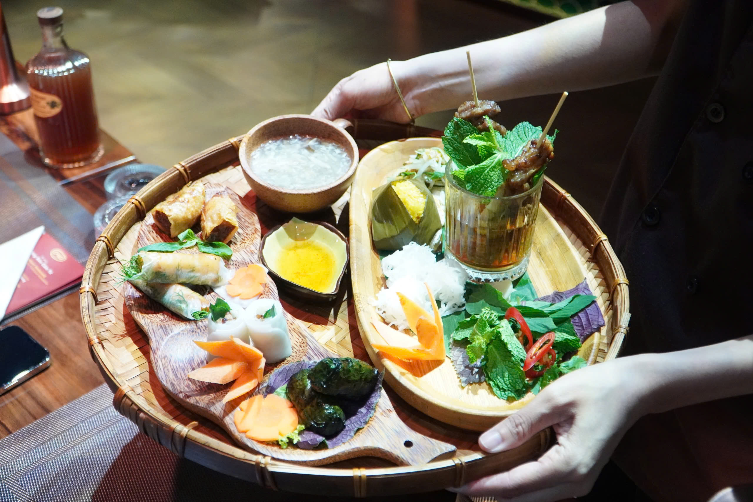Chào Show TPHCM: Hành trình âm nhạc và ẩm thực độc đáo giữa lòng thành phố - Ảnh 5. Chào Show TPHCM: Hành trình âm nhạc và ẩm thực độc đáo giữa lòng thành phố - Ảnh 5.