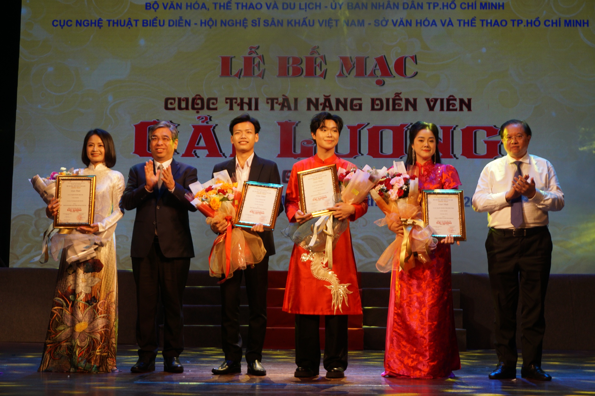 Trọng Nhân, Bích Trâm, Lê Hoàng Nghi, Ngân Hà đoạt giải Nhất cuộc thi Tài năng Diễn viên cải lương 2 - Ảnh 1.
