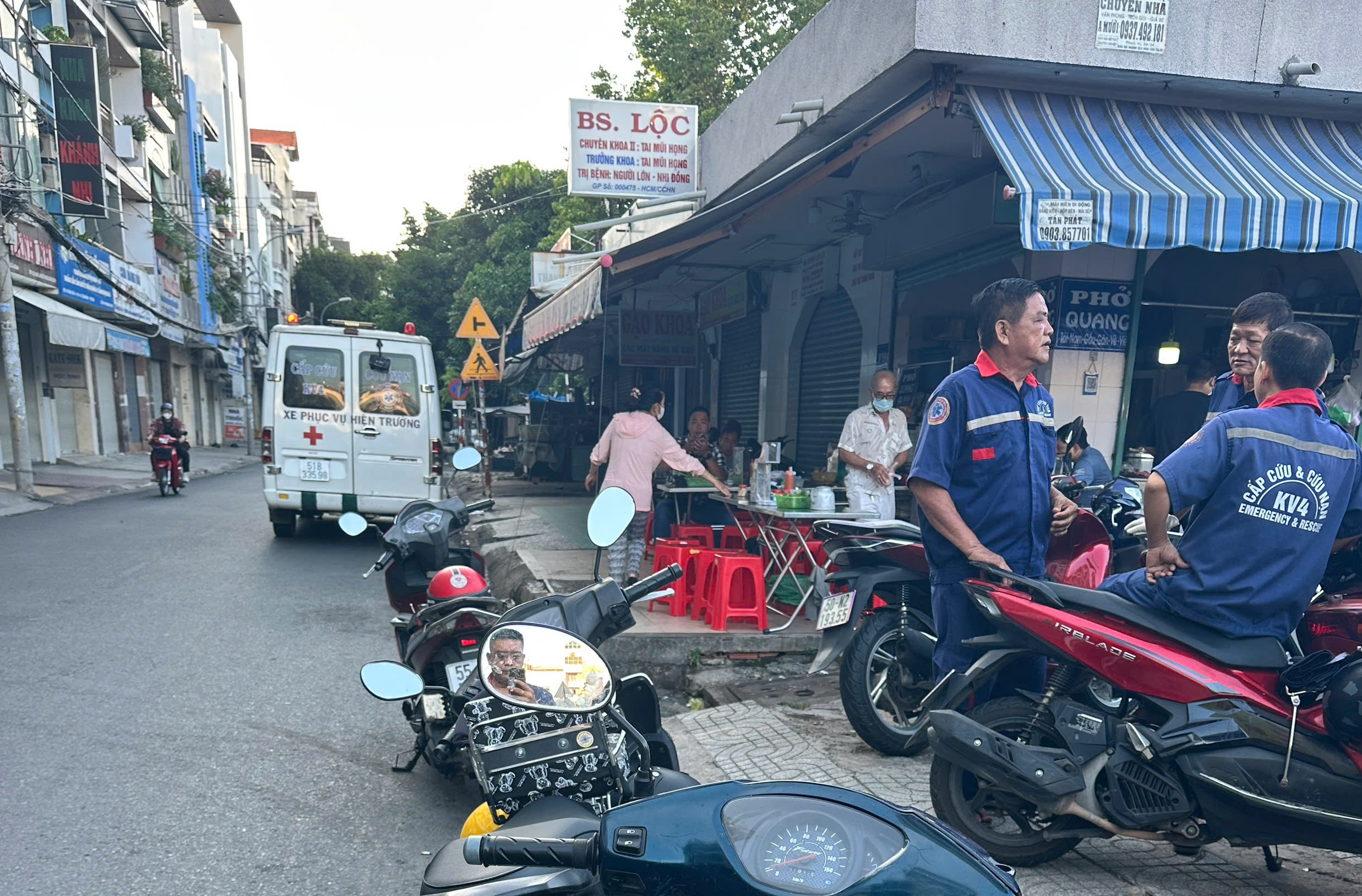 Tài xế xe ôm tử vong ở chợ Bàu Cát , TPHCM gây xôn xao dư luận - Ảnh 1. Tài xế xe ôm tử vong ở chợ Bàu Cát , TPHCM gây xôn xao dư luận - Ảnh 1.