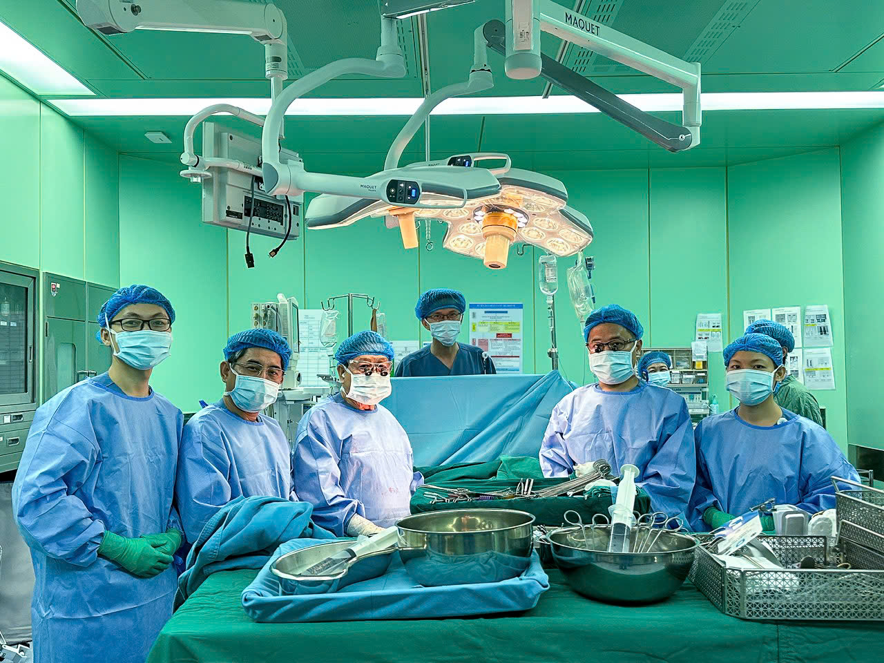 Thực hiện 100 ca ghép thận, tiếp nối sự sống cho người bệnh - Ảnh 1.