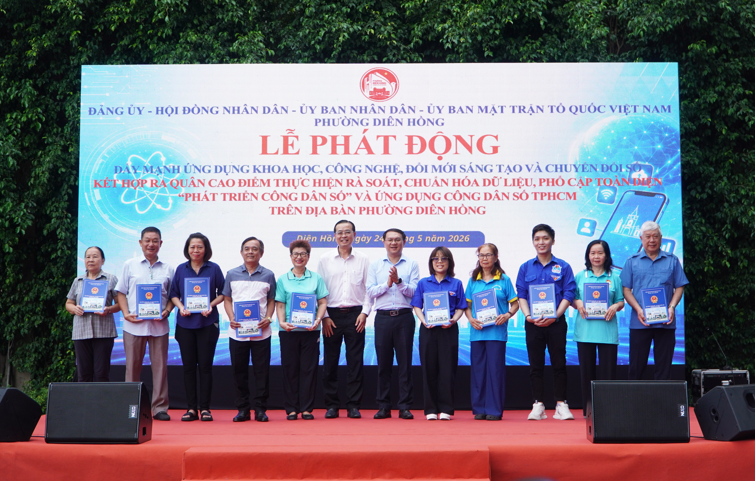 Phường Diên Hồng vào chiến dịch bứt phá, "Đi từng ngõ, gõ từng nhà, rà từng người" - Ảnh 1.