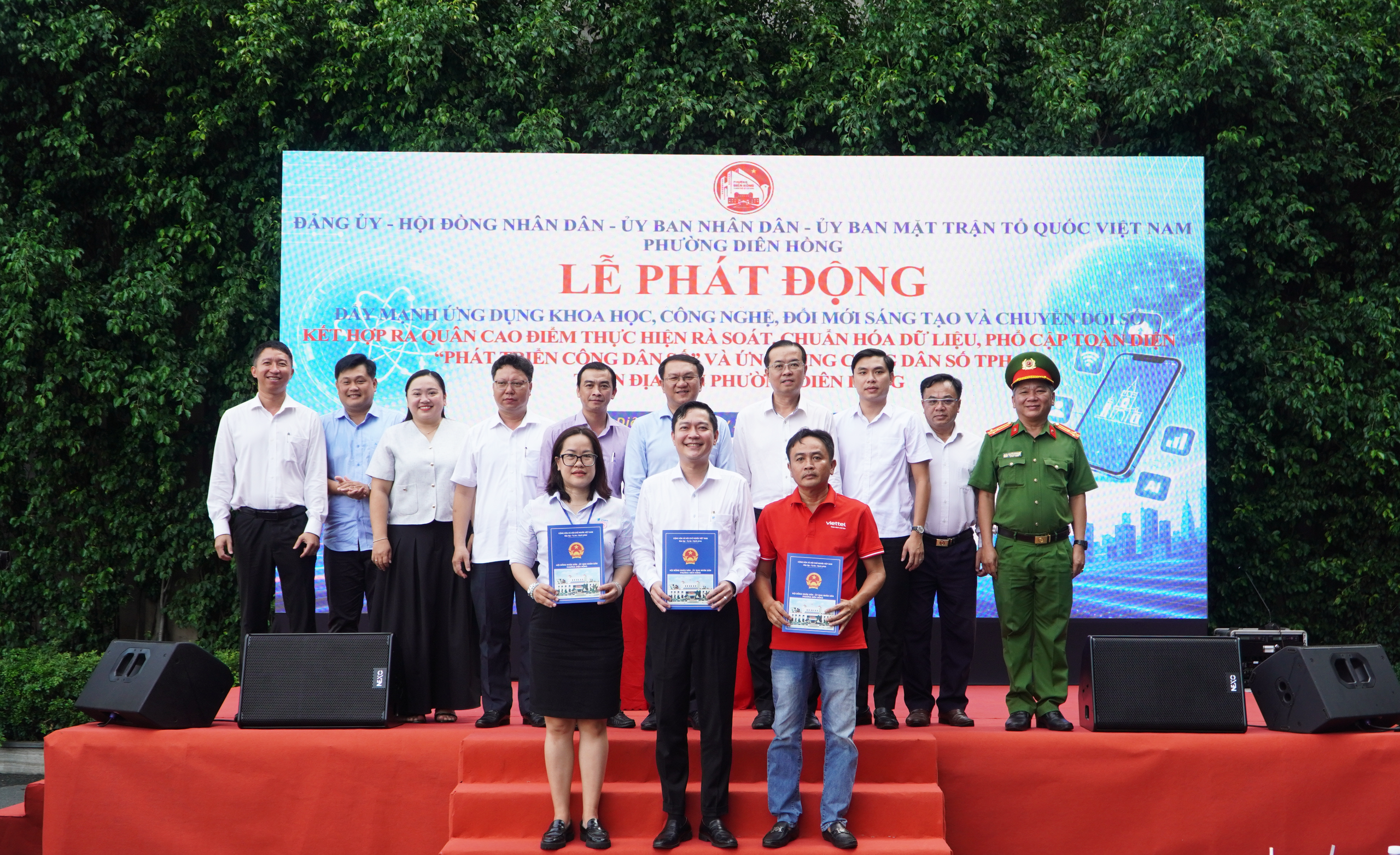 Phường Diên Hồng vào chiến dịch bứt phá, "Đi từng ngõ, gõ từng nhà, rà từng người" - Ảnh 2.