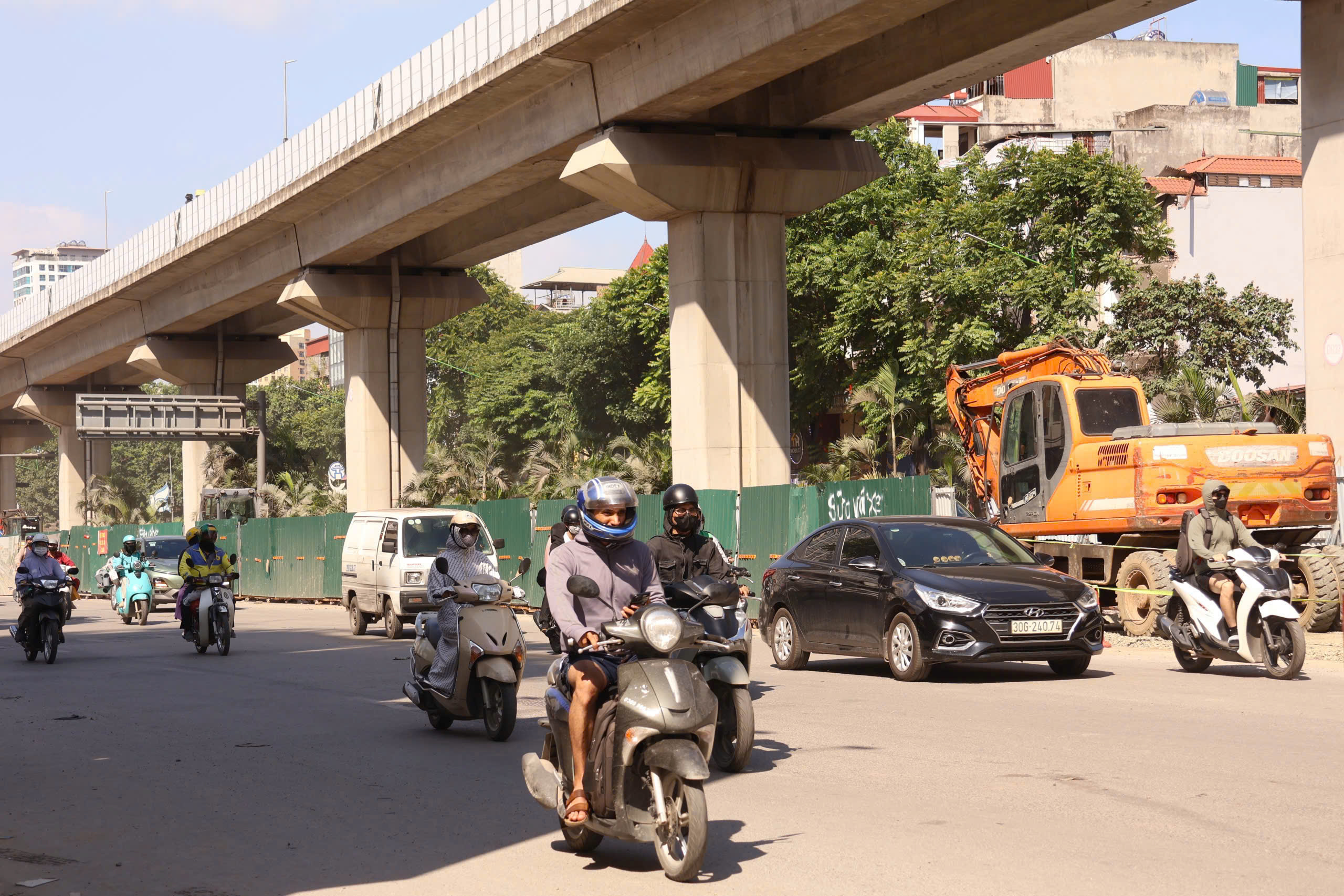  Người dân Thủ đô khốn khổ vì ô nhiễm từ đại công trường - Ảnh 2.