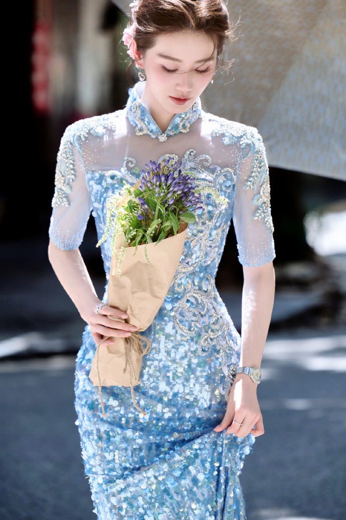Mỹ nhân Lưu Thi Thi đẹp lung linh trên phố Hà Nội - Ảnh 8.