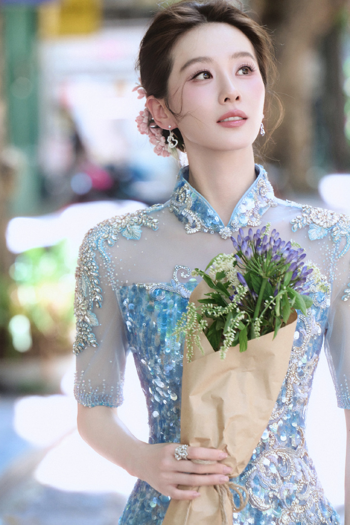Mỹ nhân Lưu Thi Thi đẹp lung linh trên phố Hà Nội - Ảnh 7.