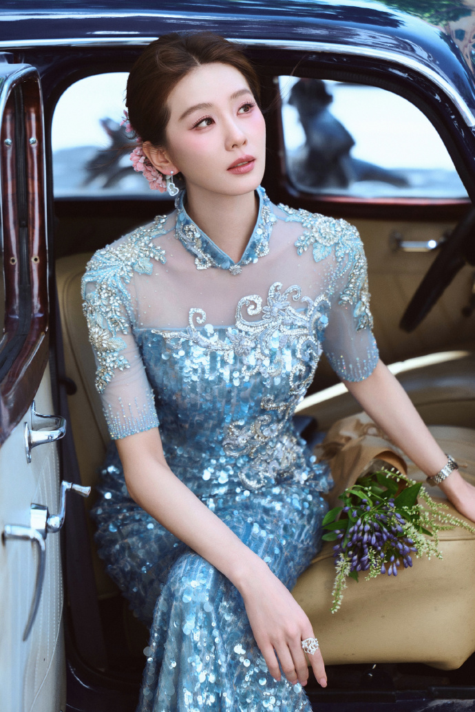 Mỹ nhân Lưu Thi Thi đẹp lung linh trên phố Hà Nội - Ảnh 3.