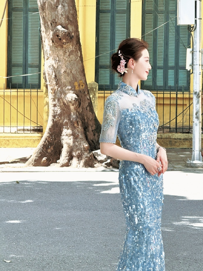 Mỹ nhân Lưu Thi Thi đẹp lung linh trên phố Hà Nội - Ảnh 13.