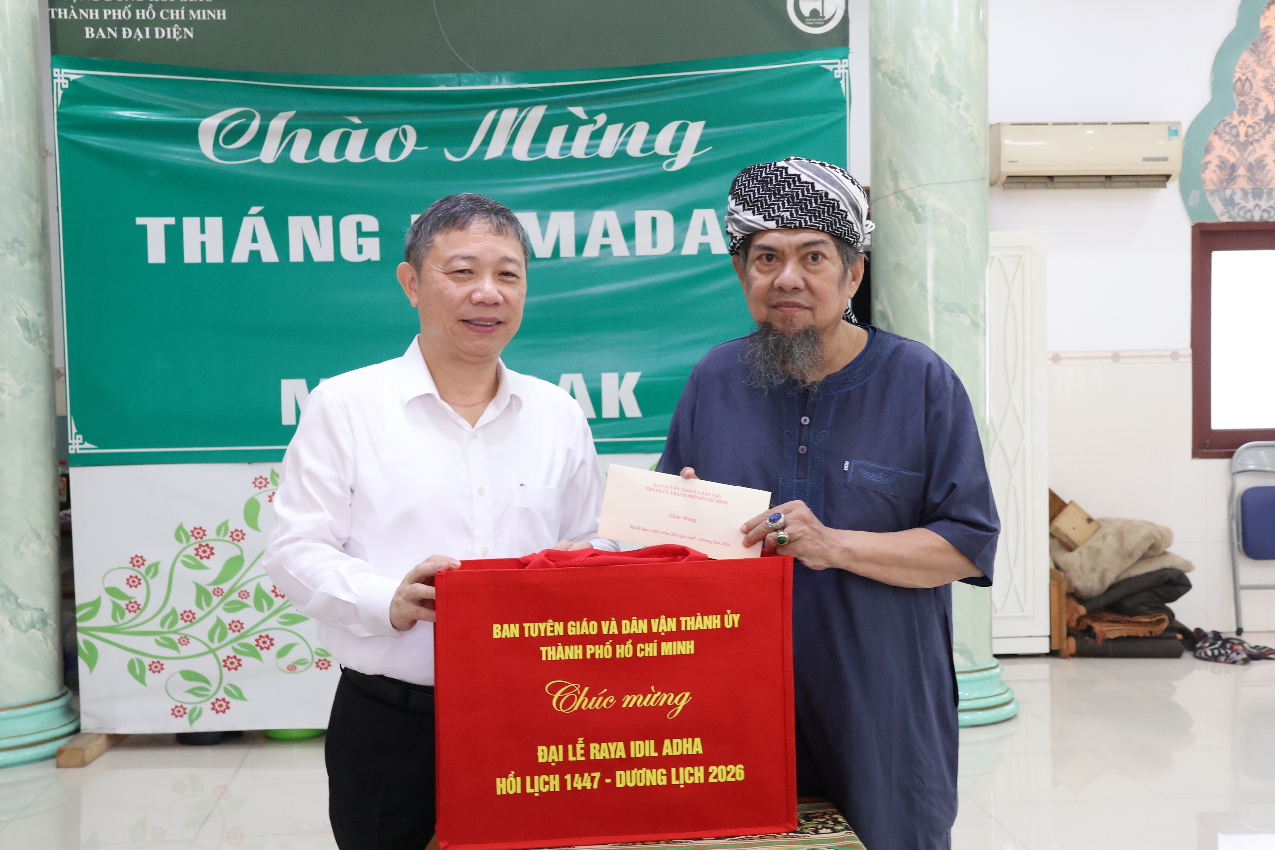 Trưởng Ban Tuyên giáo và Dân vận Thành ủy TPHCM thăm cộng đồng Hồi giáo nhân Đại lễ Raya Idil Adha - Ảnh 5.
