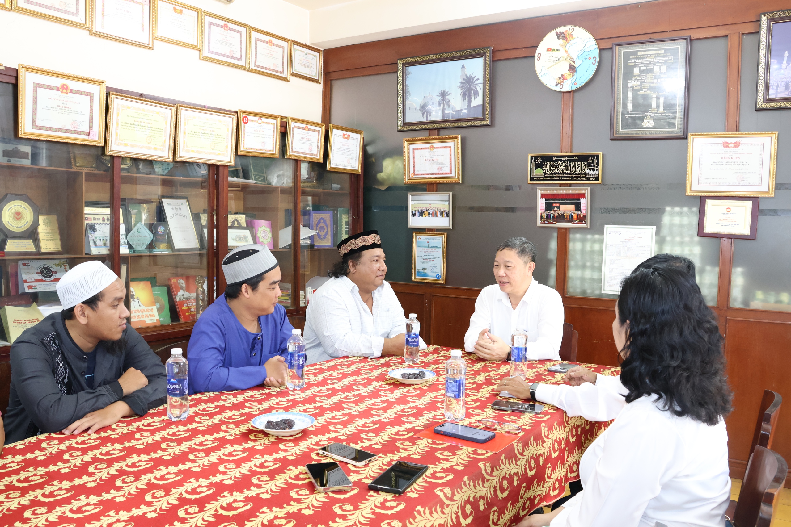 Trưởng Ban Tuyên giáo và Dân vận Thành ủy TPHCM thăm cộng đồng Hồi giáo nhân Đại lễ Raya Idil Adha - Ảnh 7.