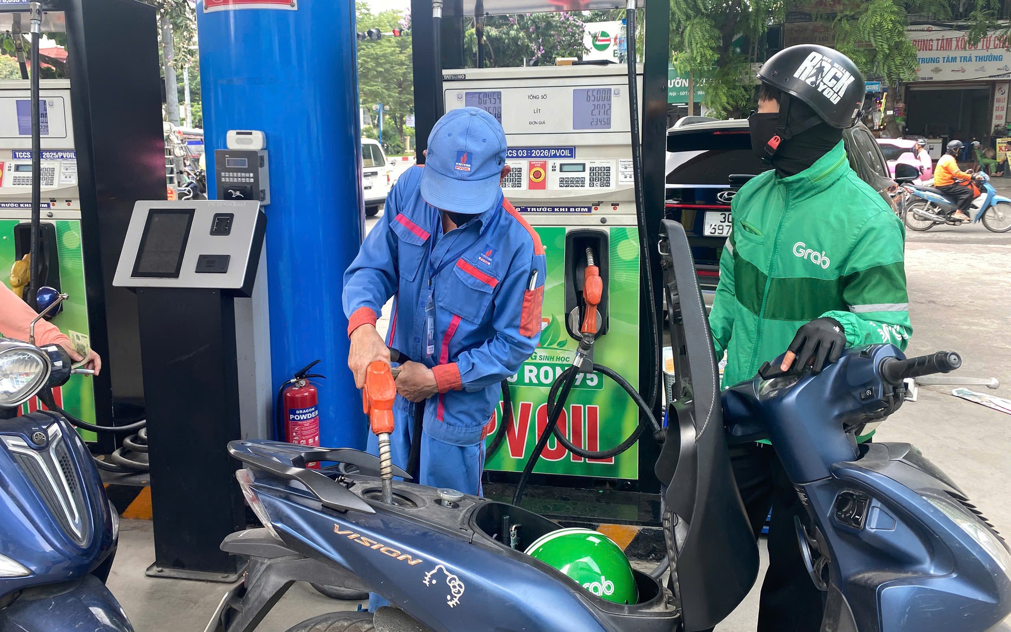 Sử dụng xăng E10, từng loại phương tiện tương thích ra sao? - Ảnh 2.
