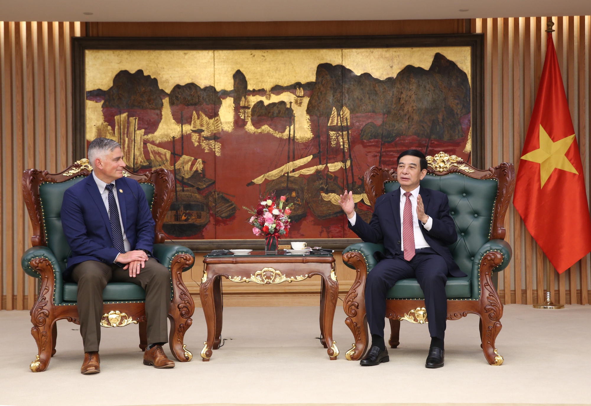 Ph&oacute; Thủ tướng, Bộ trưởng Bộ Quốc ph&ograve;ng Phan Văn Giang tiếp Đo&agrave;n nghị sĩ Mỹ - Ảnh 4.