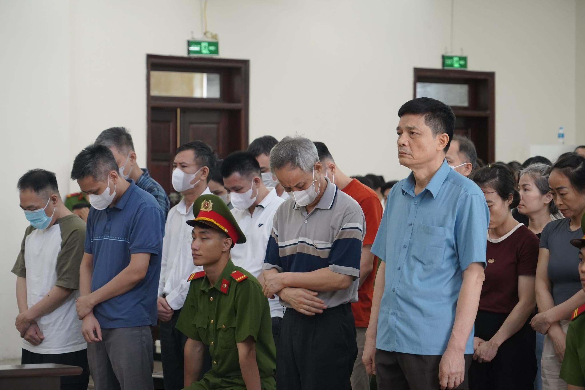 Giảm án cựu Cục trưởng Cục An toàn thực phẩm Nguyễn Thanh Phong và Trần Việt Nga - Ảnh 1.