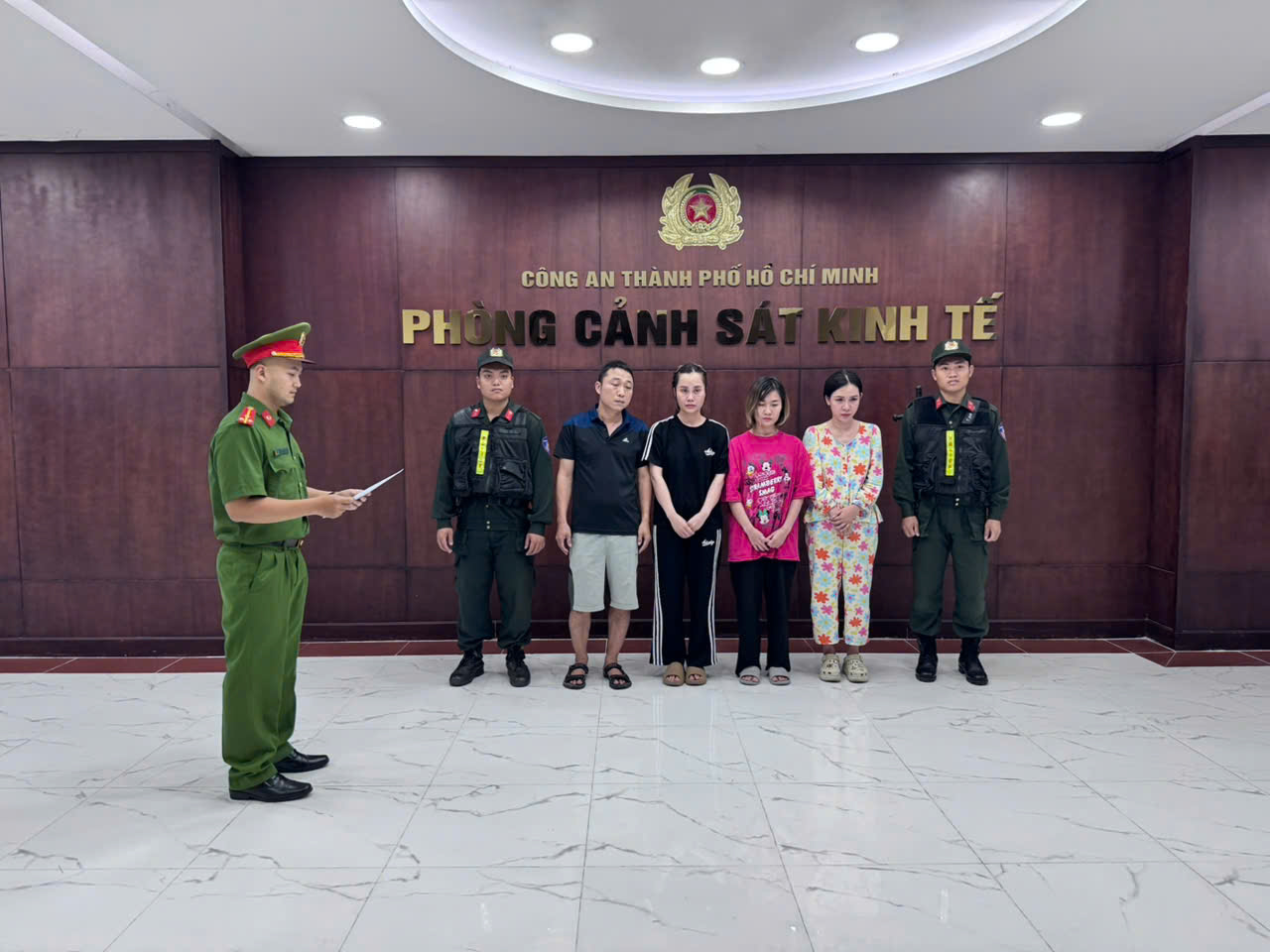 Phỏng vấn độc quyền: Công an TPHCM quyết “đánh tận gốc” các đường dây hàng giả, thực phẩm bẩn - Ảnh 41.
