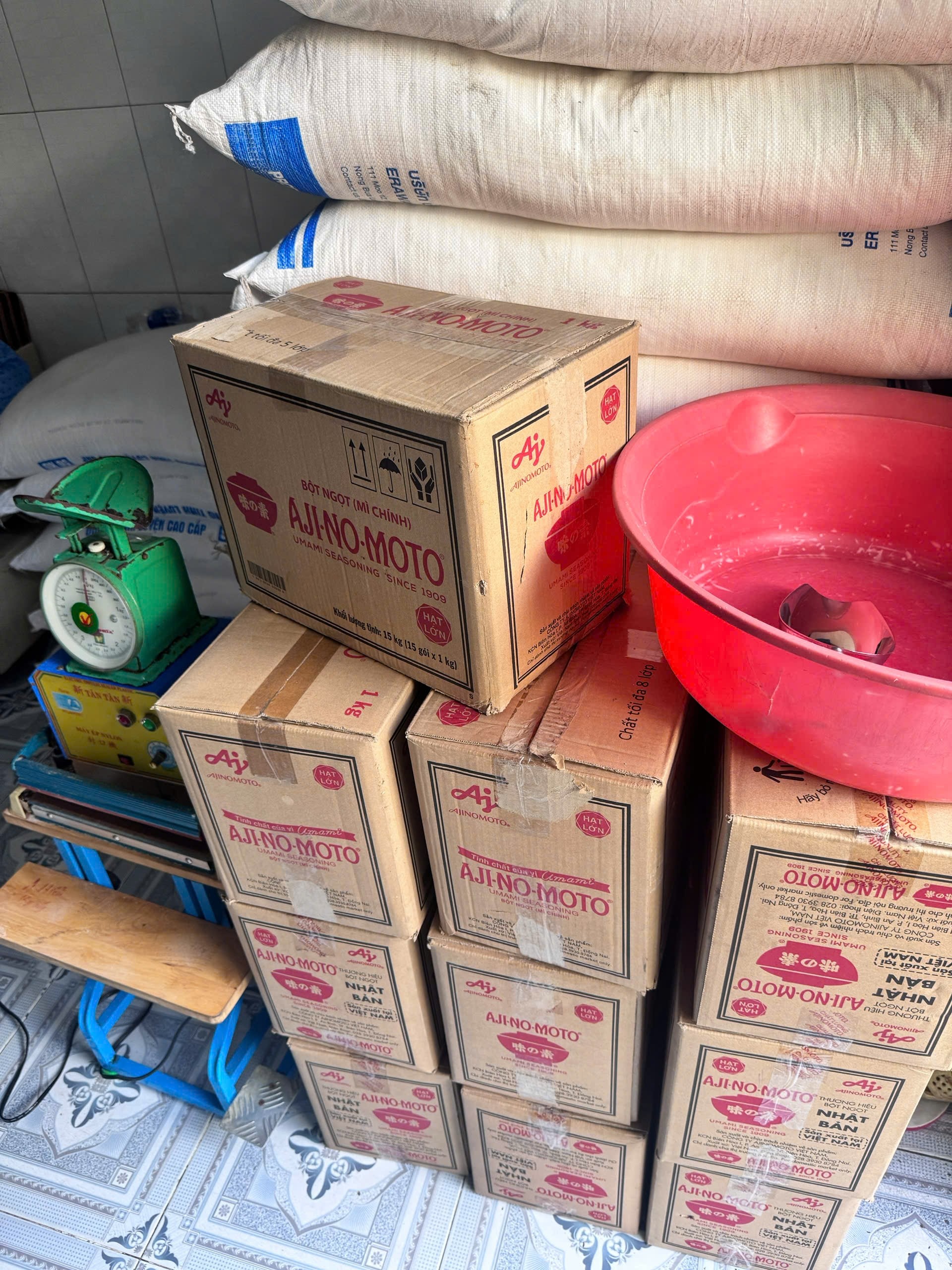 Phỏng vấn độc quyền: Công an TPHCM quyết “đánh tận gốc” các đường dây hàng giả, thực phẩm bẩn - Ảnh 53.
