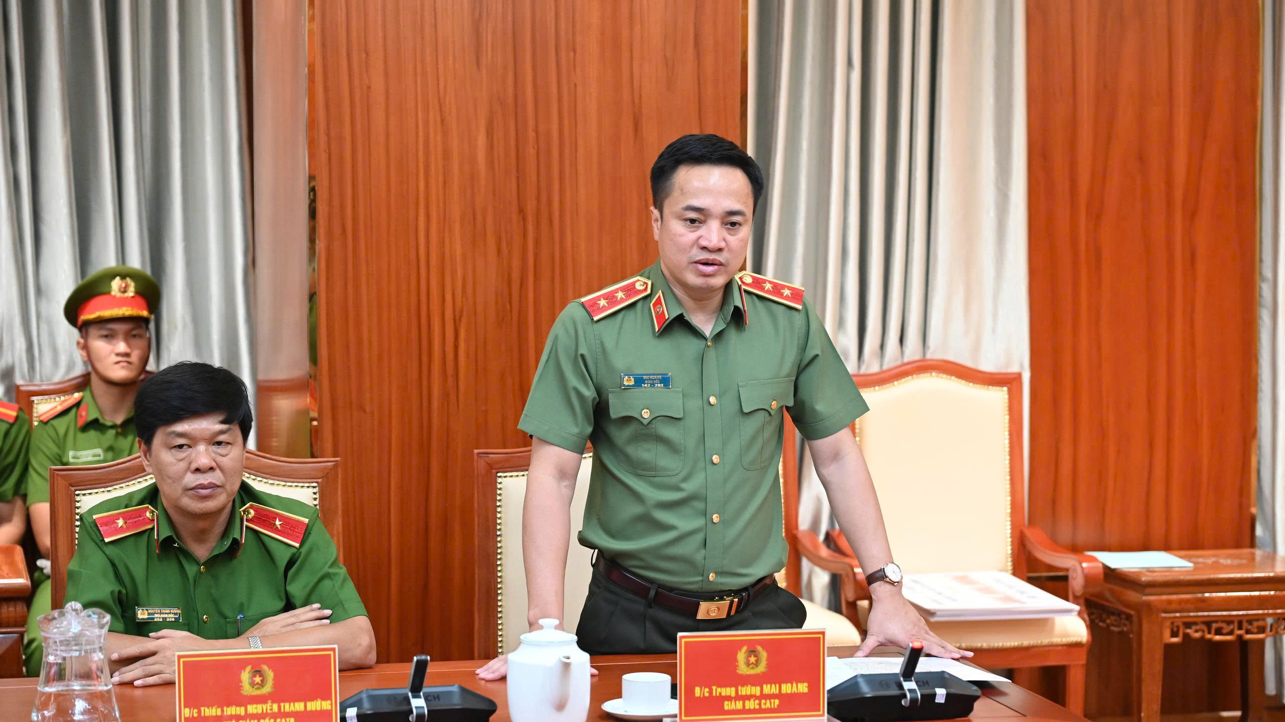 Lãnh đạo TPHCM khen thưởng đột xuất Công an TPHCM - Ảnh 4.
