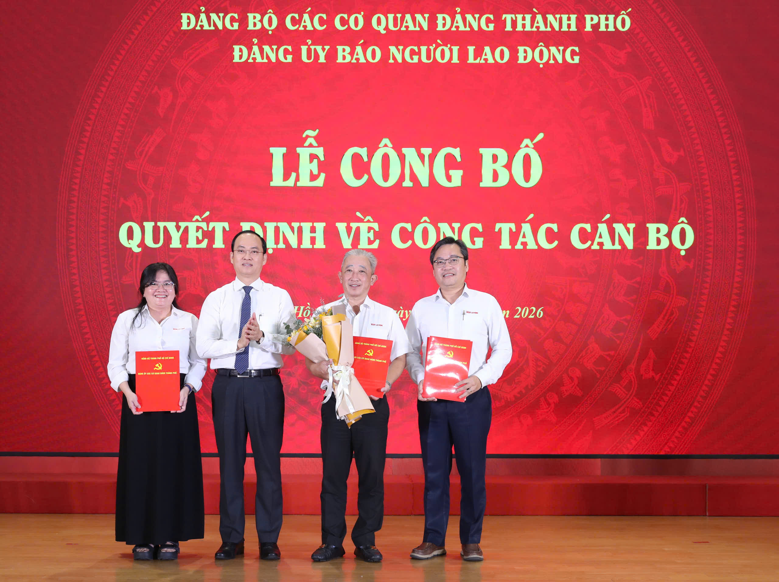 Báo Người Lao Động có nhiều đóng góp quan trọng cho sự phát triển của TPHCM - Ảnh 3.