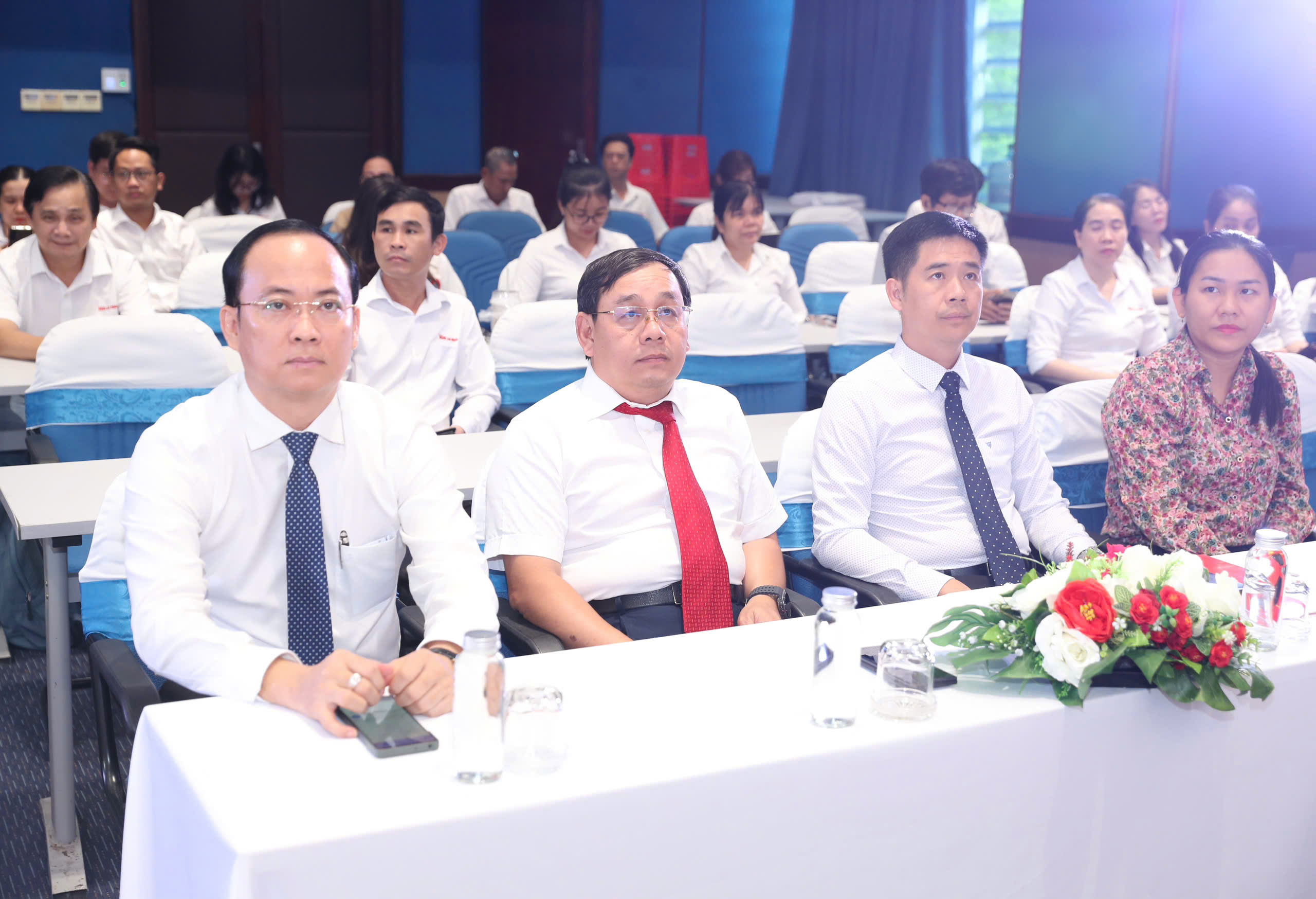 Báo Người Lao Động có nhiều đóng góp quan trọng cho sự phát triển của TPHCM - Ảnh 1.