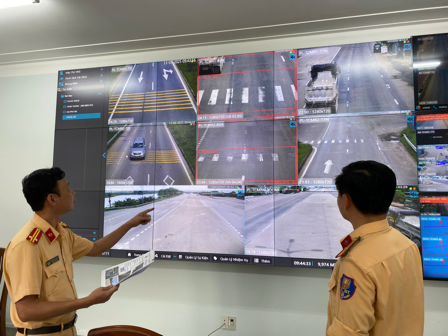 CSGT Gia Lai lật tẩy chiêu “thế thân” né trừ điểm giấy phép lái xe - Ảnh 1. CSGT Gia Lai lật tẩy chiêu “thế thân” né trừ điểm giấy phép lái xe - Ảnh 1.