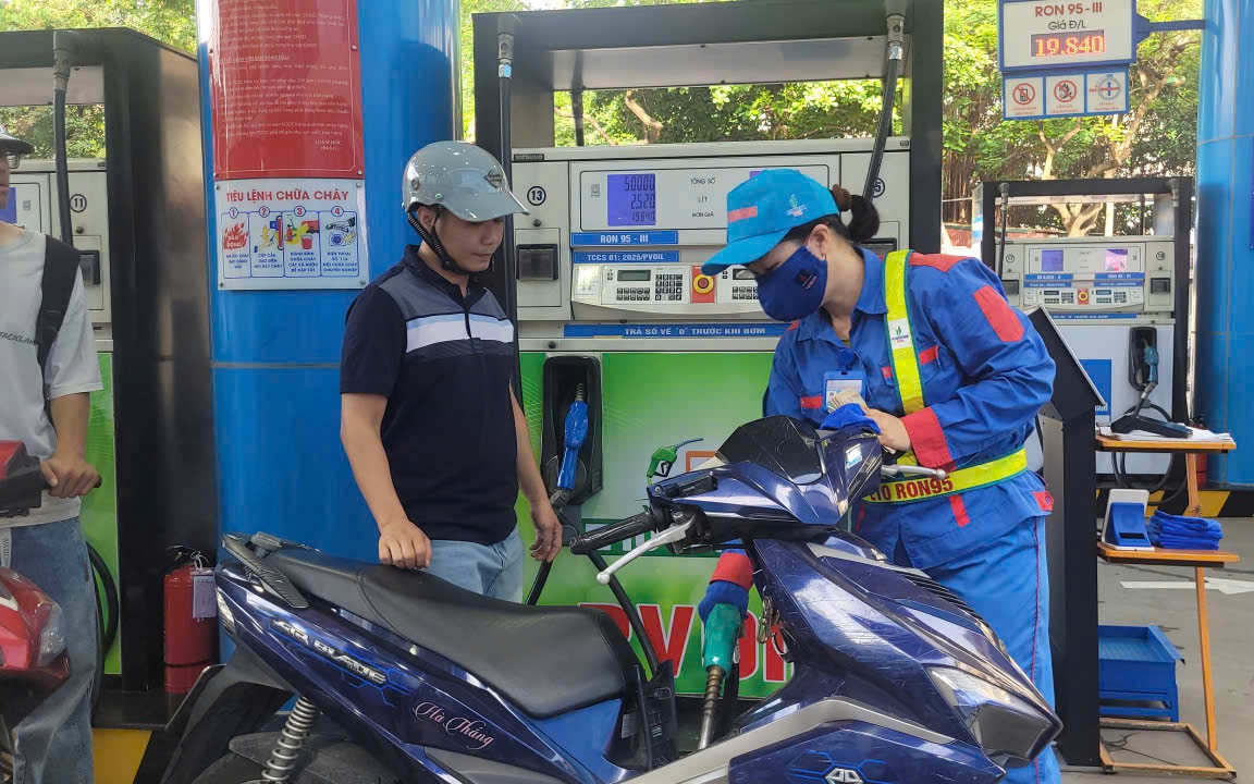 Giá xăng dầu giảm mạnh tháng 6 năm 2026: Thông tin mới nhất từ bộ Công Thương - Ảnh 2. Giá xăng dầu giảm mạnh tháng 6 năm 2026: Thông tin mới nhất từ bộ Công Thương - Ảnh 2.