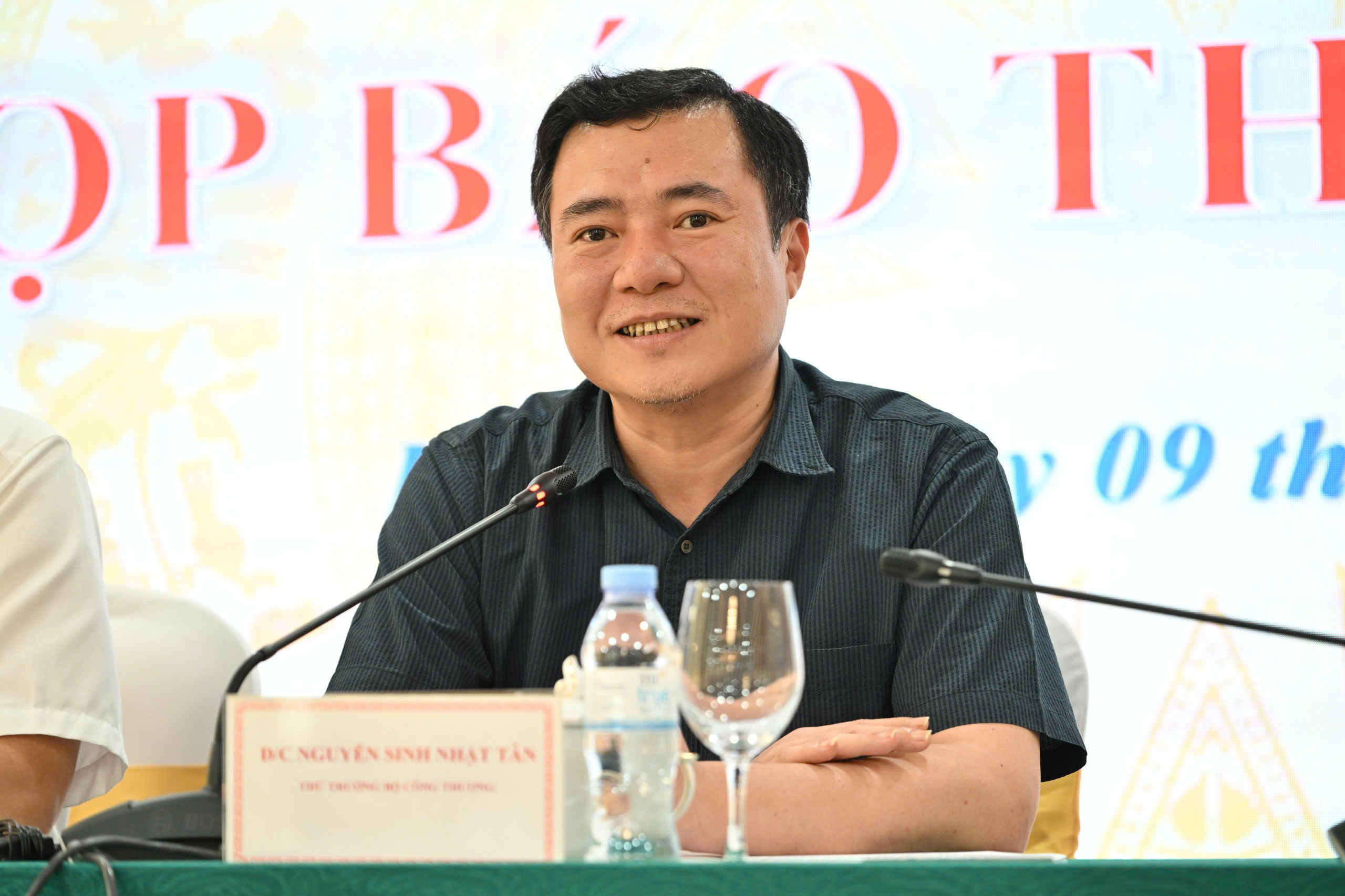 Thứ trưởng Bộ Công Thương giải thích lý do không bán song song xăng E10 và RON 95 - Ảnh 1. Thứ trưởng Bộ Công Thương giải thích lý do không bán song song xăng E10 và RON 95 - Ảnh 1.
