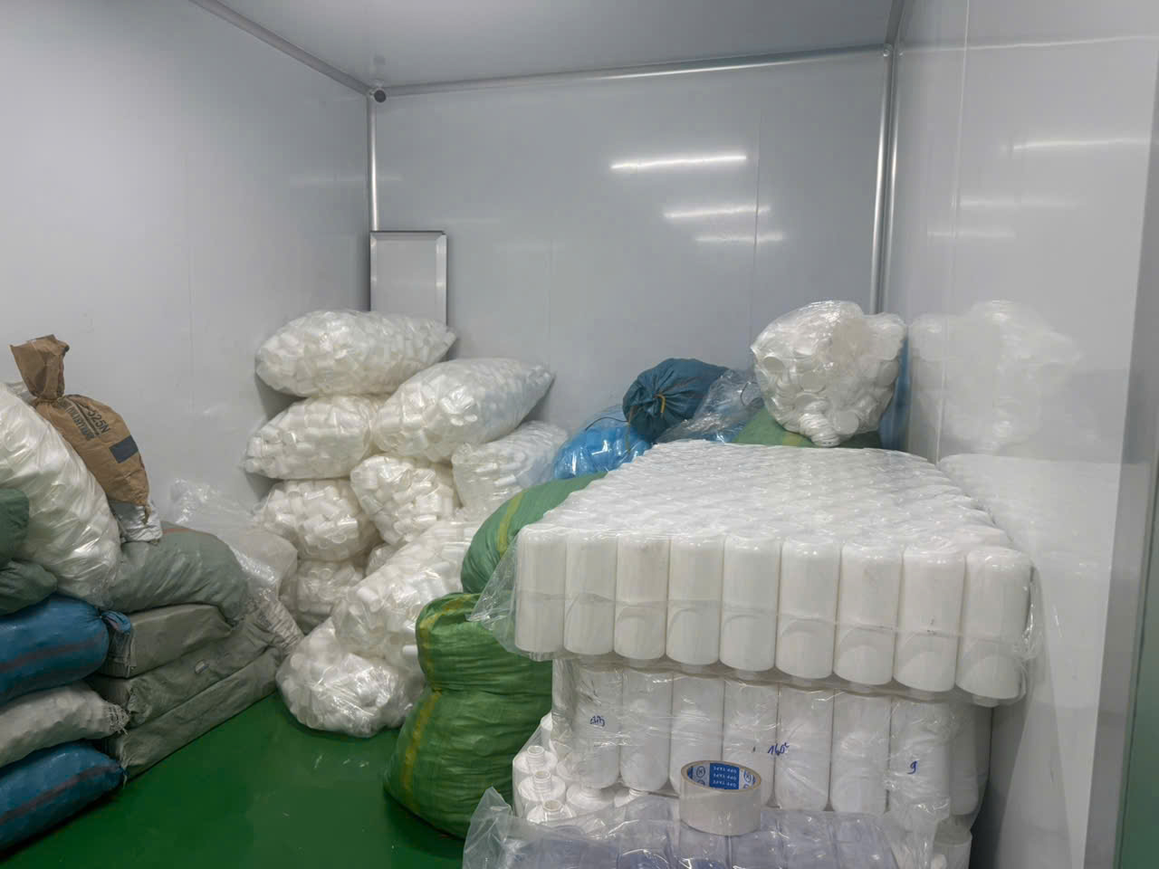 Phỏng vấn độc quyền: Công an TPHCM quyết “đánh tận gốc” các đường dây hàng giả, thực phẩm bẩn - Ảnh 19.
