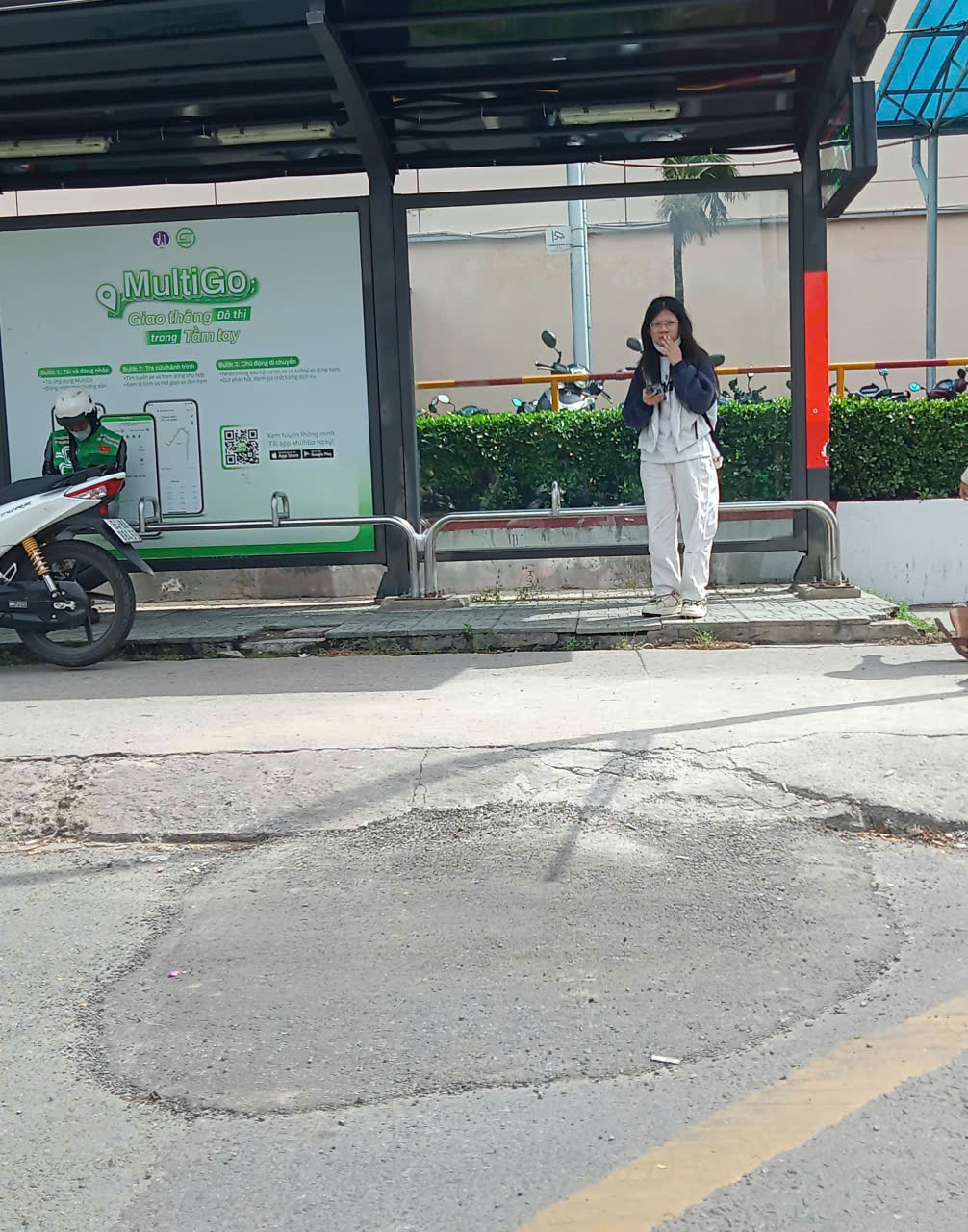 Phản hồi: Trám hố trên đường - Ảnh 1.