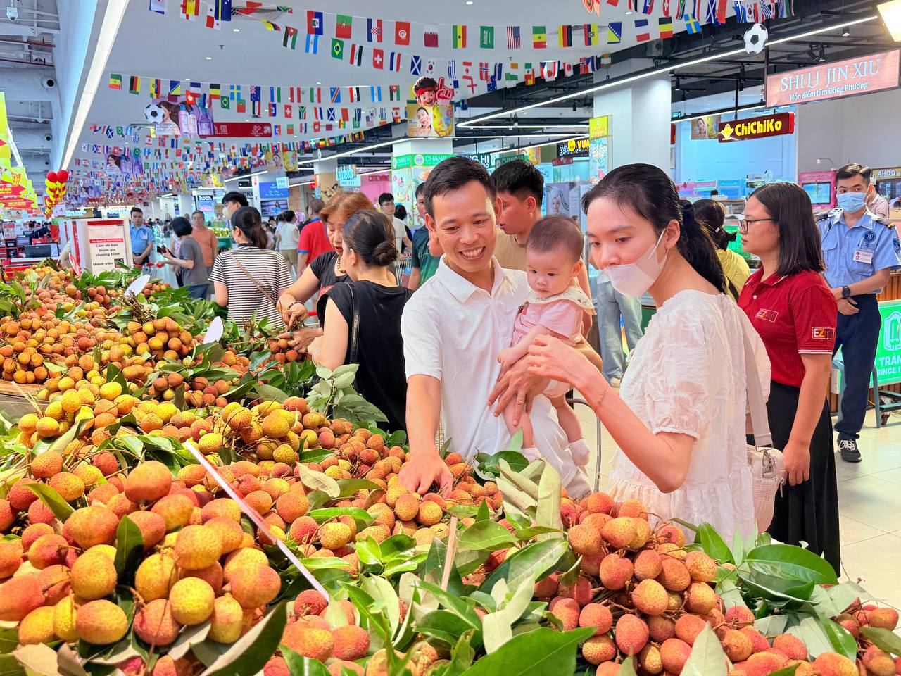 Siêu thị Bắc Ninh tăng gấp đôi tiêu thụ vải thiều năm 2026 - Ảnh 1. Siêu thị Bắc Ninh tăng gấp đôi tiêu thụ vải thiều năm 2026 - Ảnh 1.