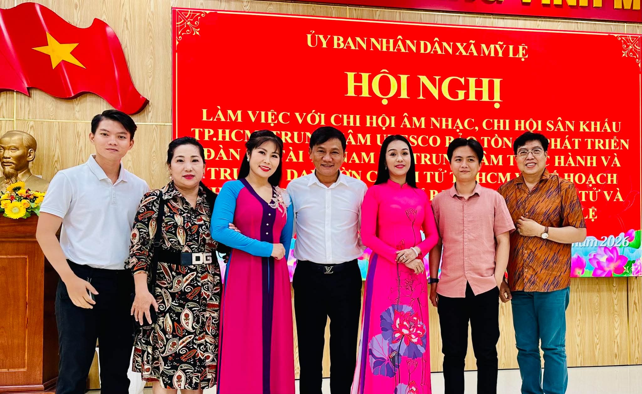 NSND Tấn Giao, Hoàng Tấn sát cánh giữ gìn di sản từ gốc rễ cộng đồng - Ảnh 6.