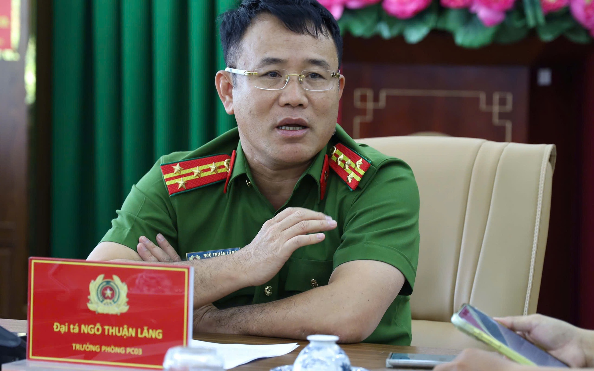 C&ocirc;ng an TPHCM bắt Gi&aacute;m đốc C&ocirc;ng ty Đ&ograve;i nợ Song Long - Ảnh 7.