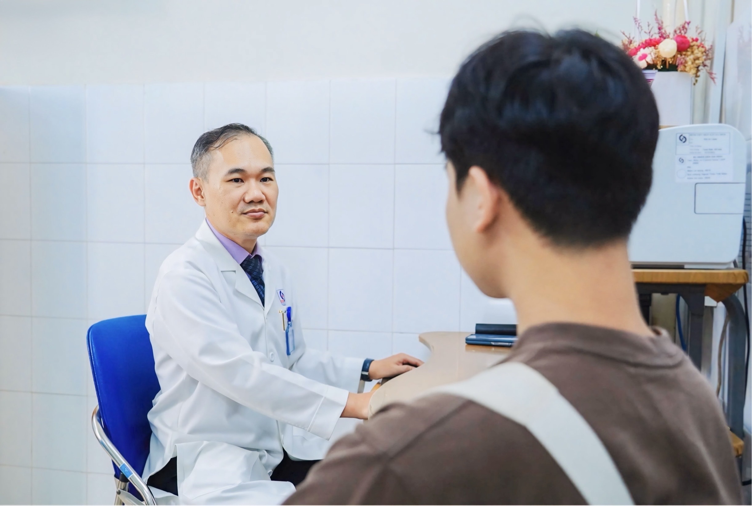 Căng thẳng, stress… làm nhiều người trẻ “trên bảo dưới không nghe” - Ảnh 1.