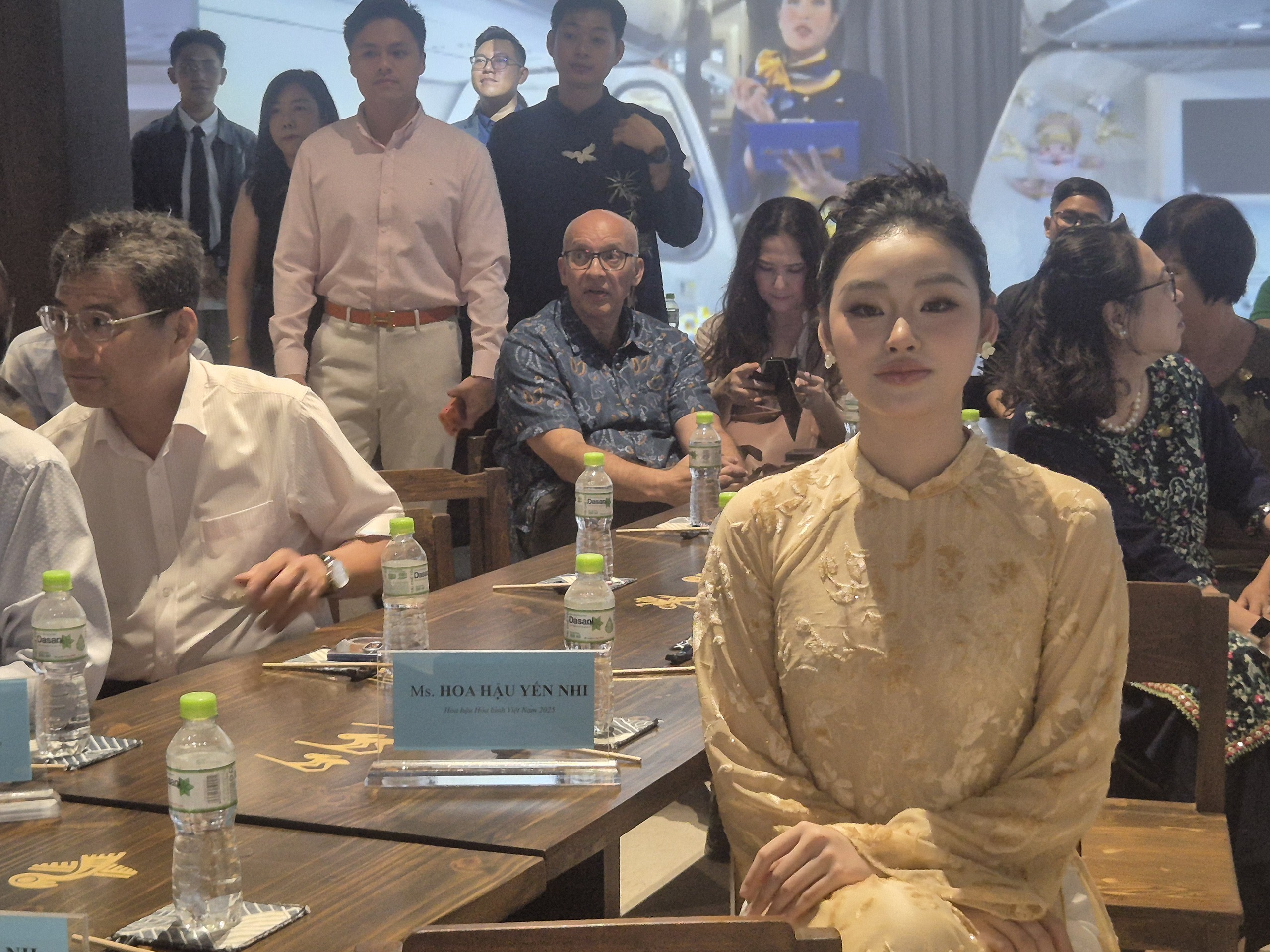 Hoa hậu Yến Nhi, siêu mẫu Vũ Thu Phương tụ hội vì phở Việt - Ảnh 4.