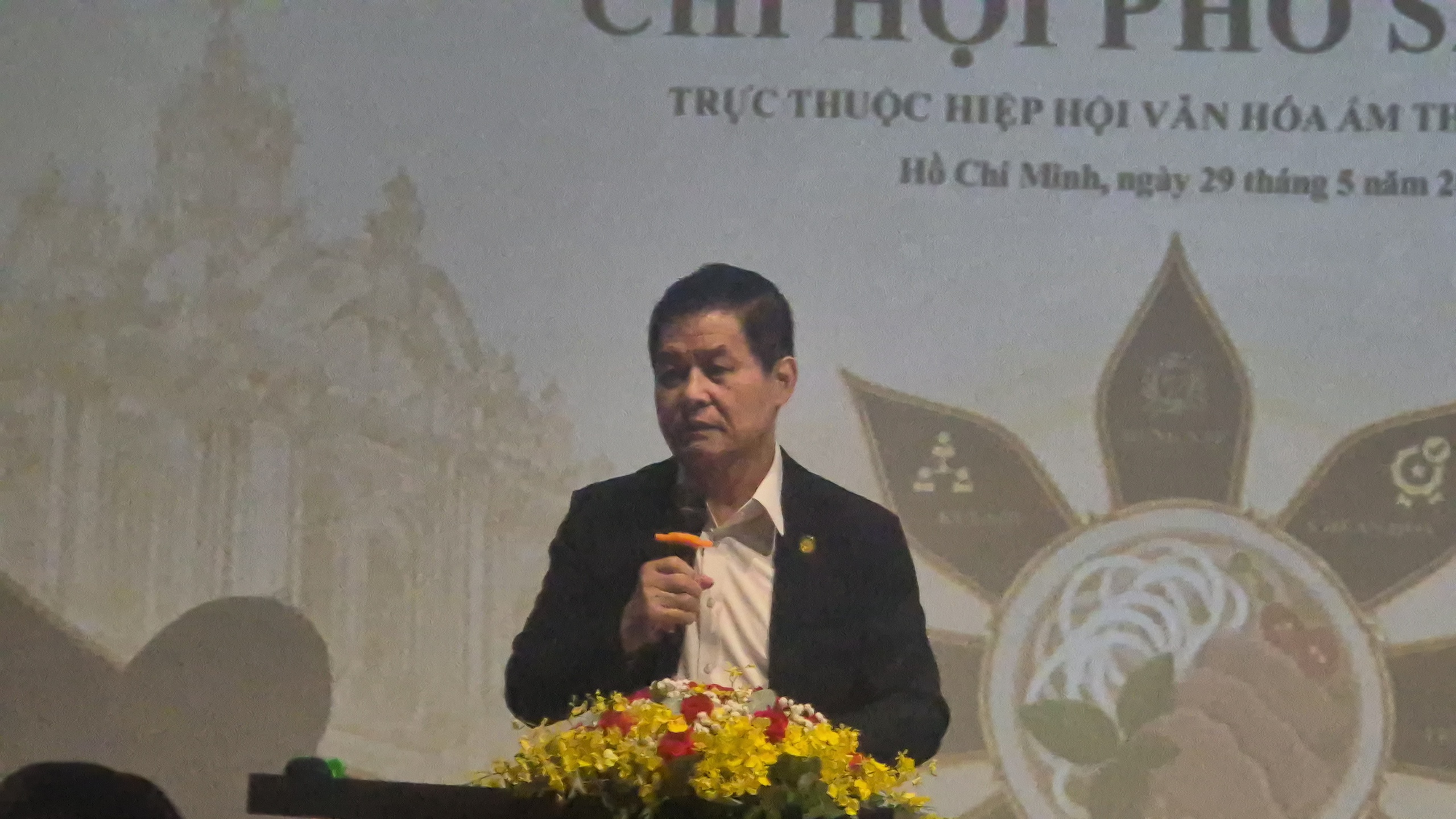 Hoa hậu Yến Nhi, siêu mẫu Vũ Thu Phương tụ hội vì phở Việt - Ảnh 1.