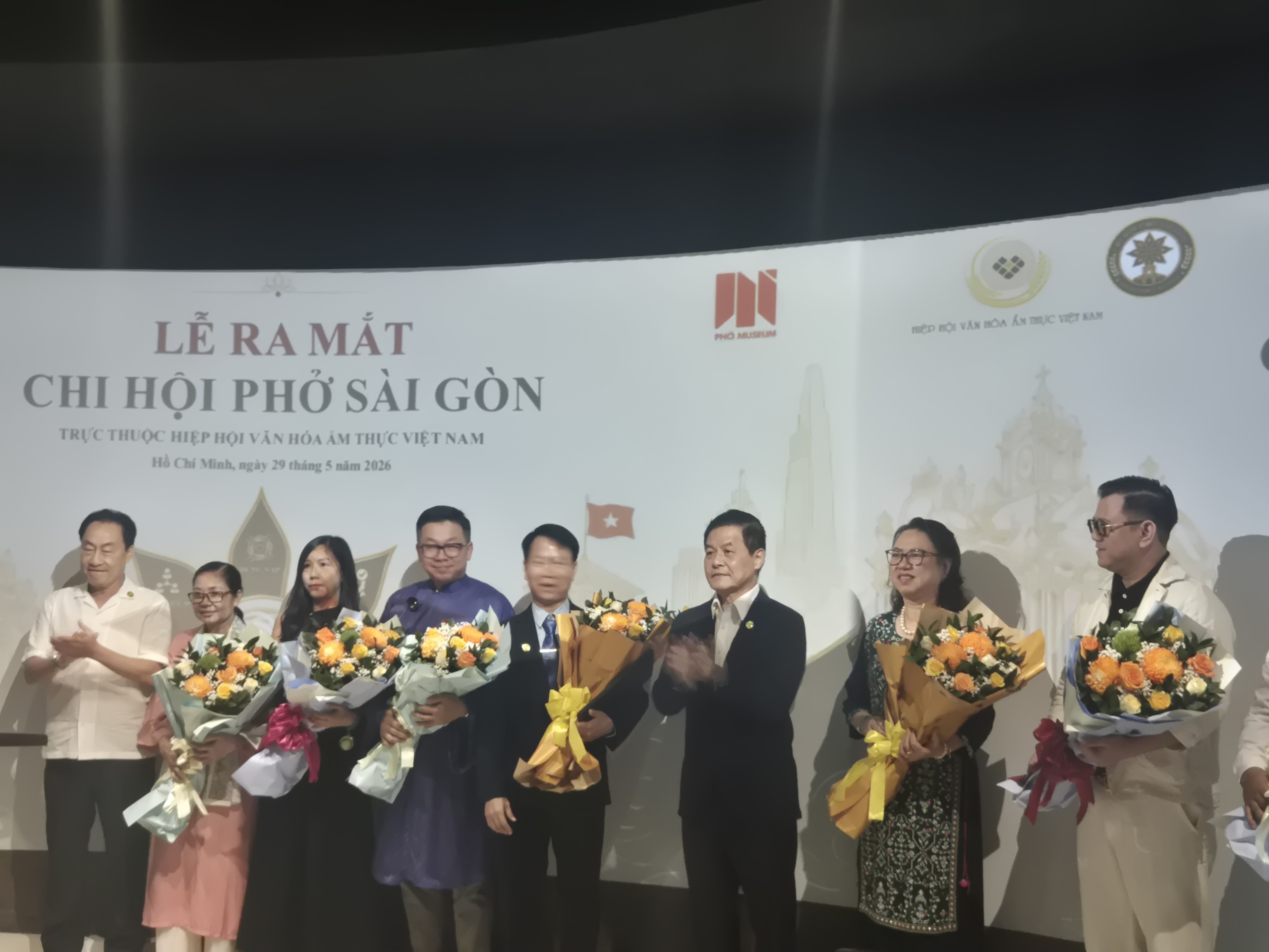 Hoa hậu Yến Nhi, siêu mẫu Vũ Thu Phương tụ hội vì phở Việt - Ảnh 3.