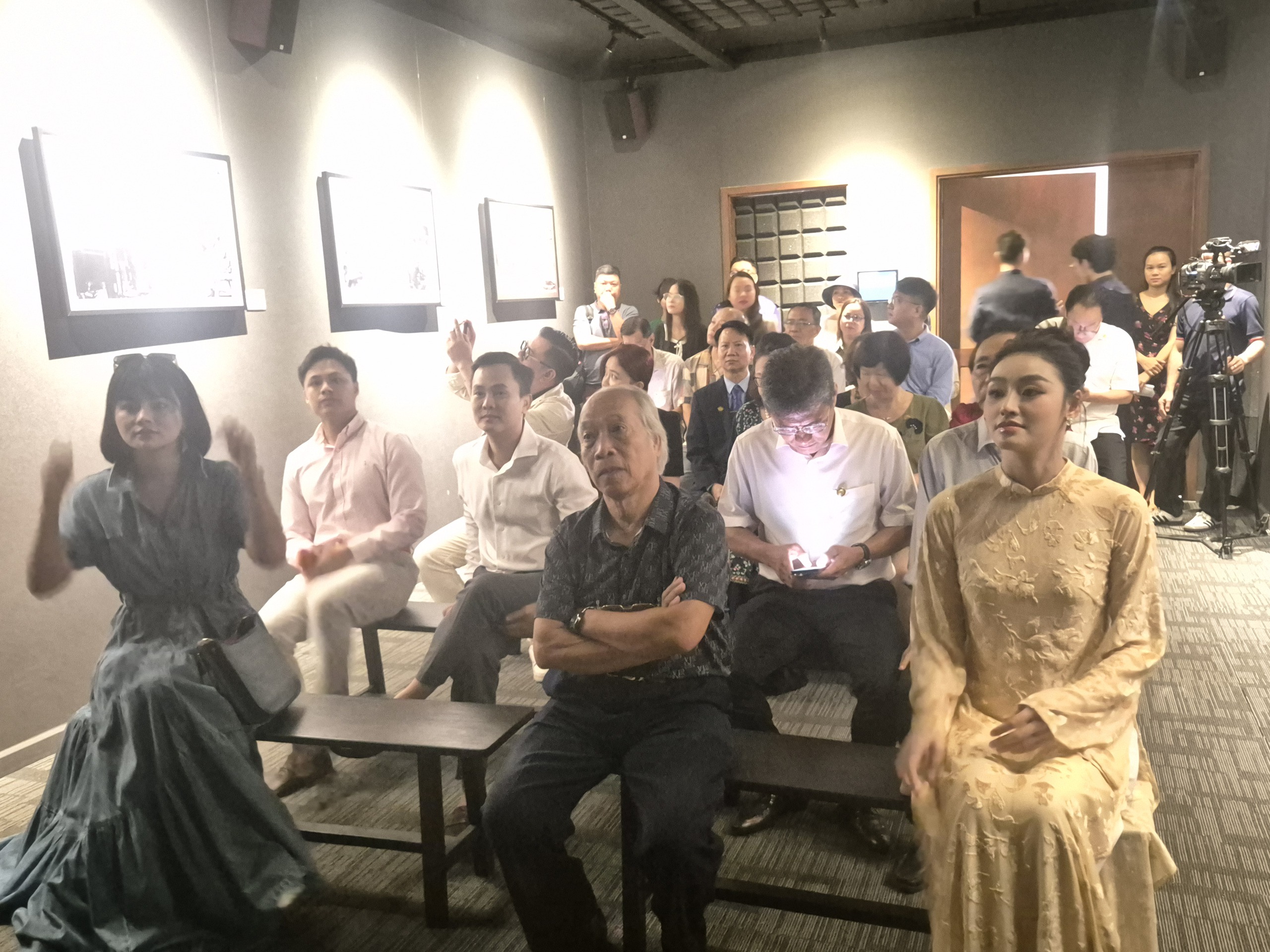 Hoa hậu Yến Nhi, siêu mẫu Vũ Thu Phương tụ hội vì phở Việt - Ảnh 6.