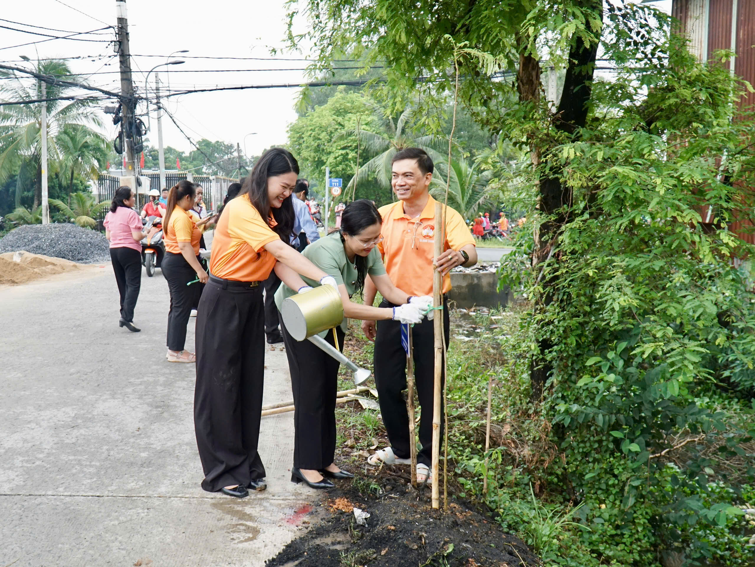 Xã Bình Chánh, TPHCM: Người dân hào hứng hưởng ứng Tết trồng cây - Ảnh 4.