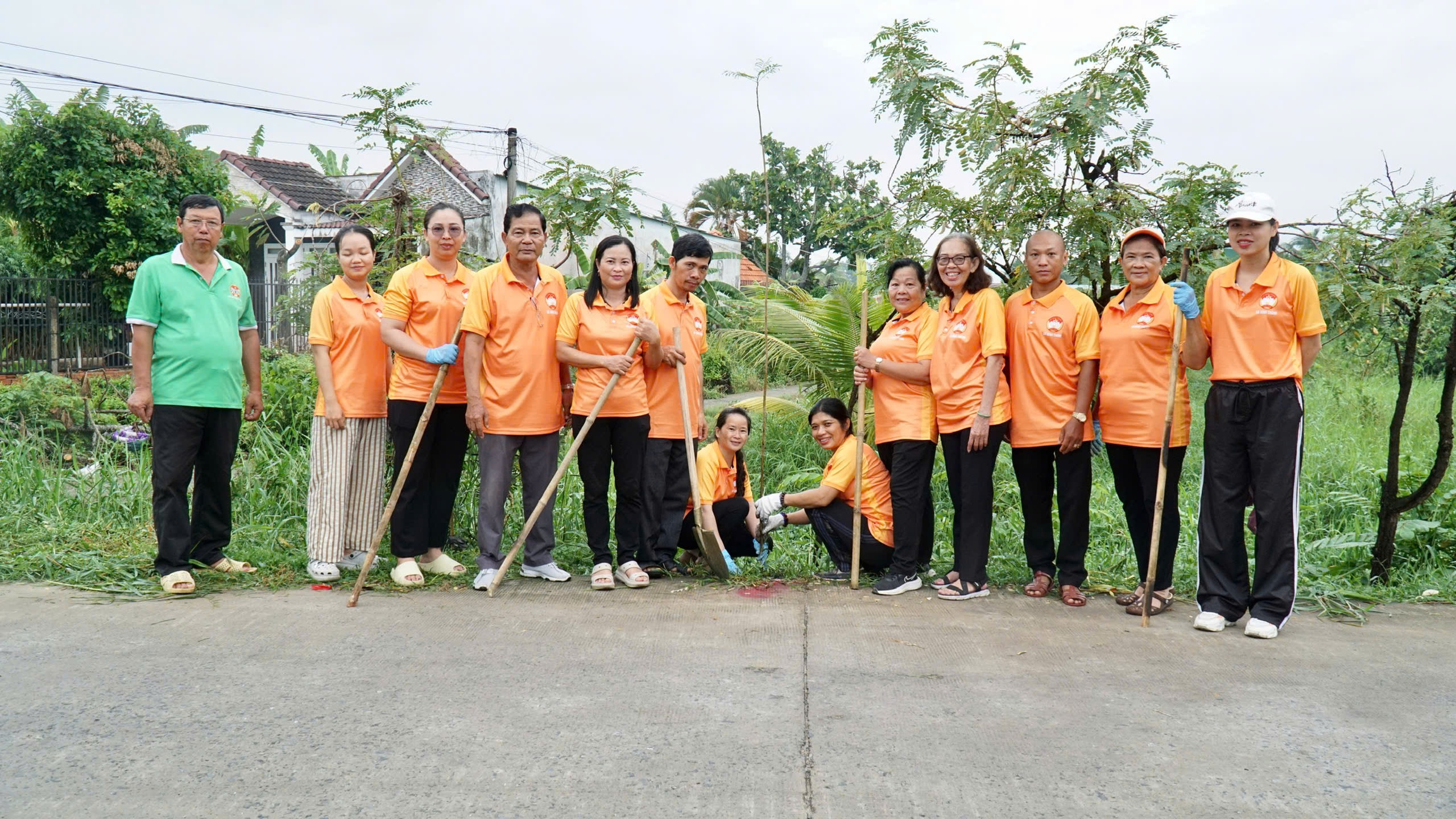 Xã Bình Chánh, TPHCM: Người dân hào hứng hưởng ứng Tết trồng cây - Ảnh 9.