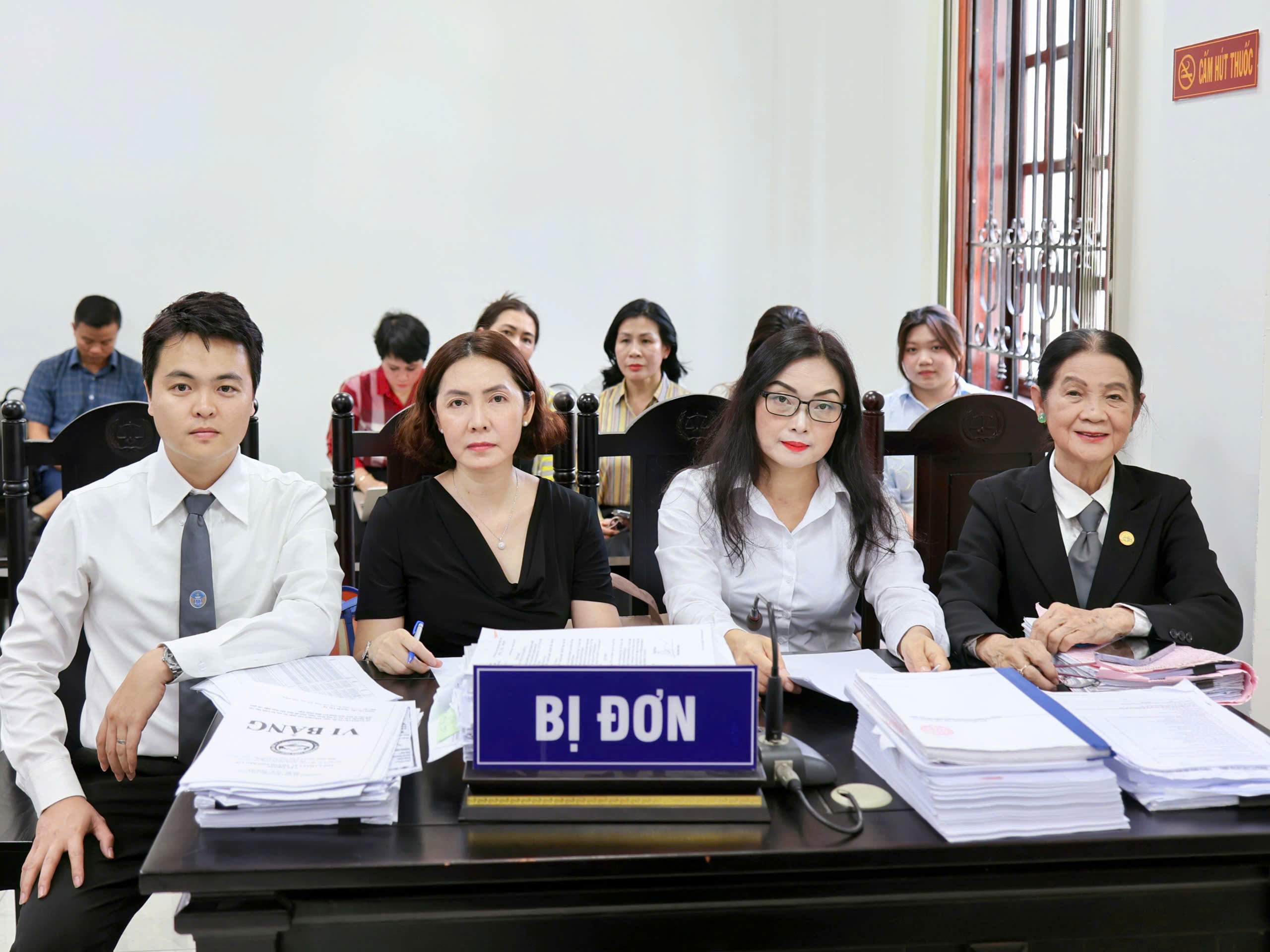 Phi&ecirc;n xử ly h&ocirc;n 1.200 tỉ đồng ở TPHCM tạm dừng để l&agrave;m r&otilde; việc Bộ C&ocirc;ng an kh&aacute;m x&eacute;t hệ thống nha khoa - Ảnh 1.