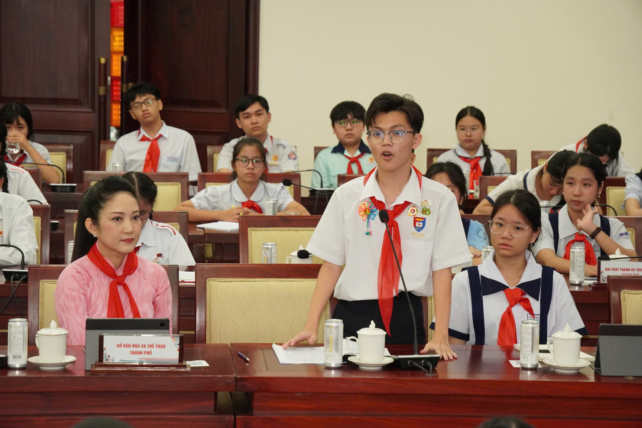 Lãnh đạo TPHCM gặp gỡ, lắng nghe thiếu nhi - Ảnh 2.